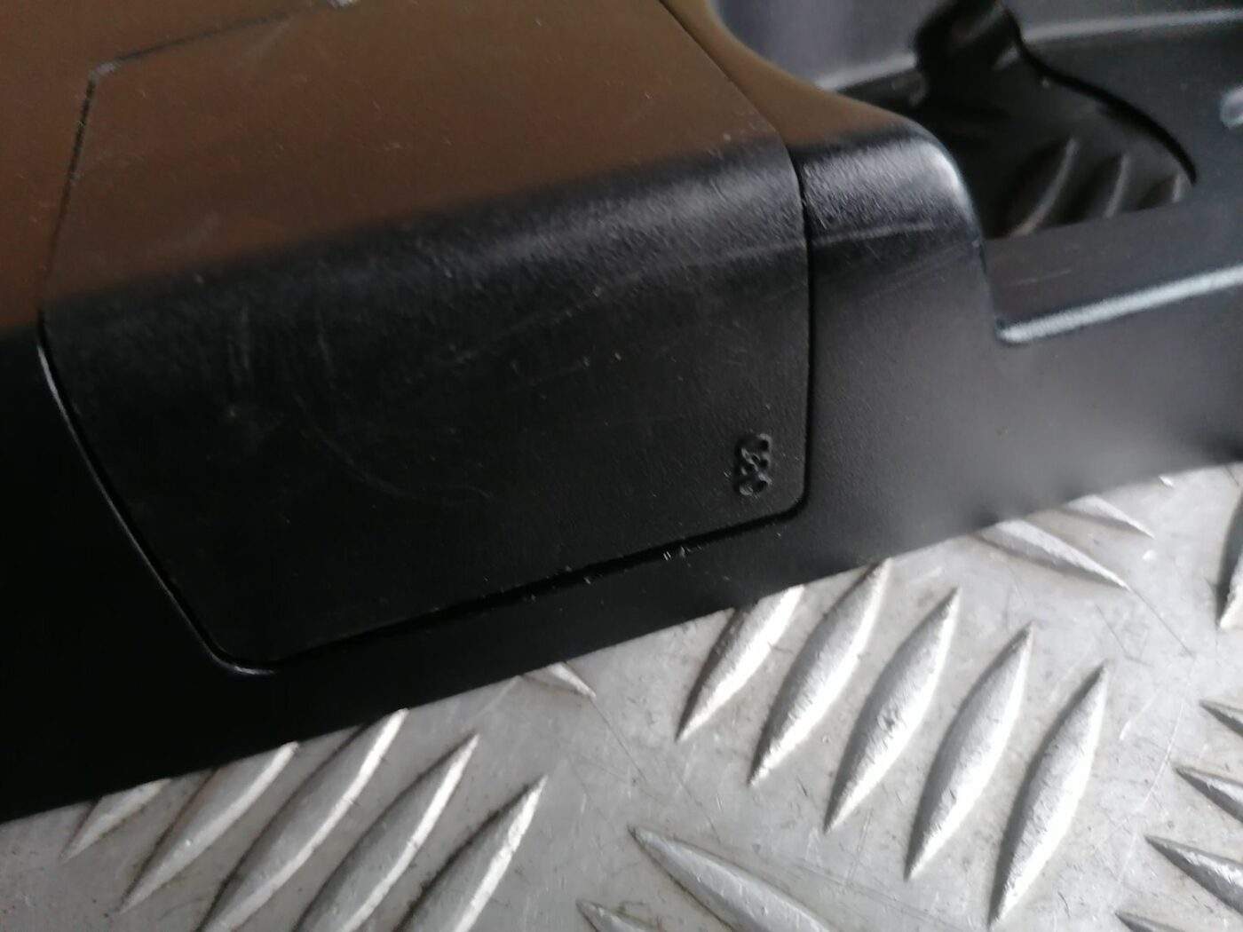 Sliekšņa priekšēja kreisa uzlika (salonā) priekš BMW 1 E87 2007 GRAPHITE 5 Sliekšņa priekšēja kreisa uzlika (salonā) priekš BMW 1 E87 2007 GRAPHITE