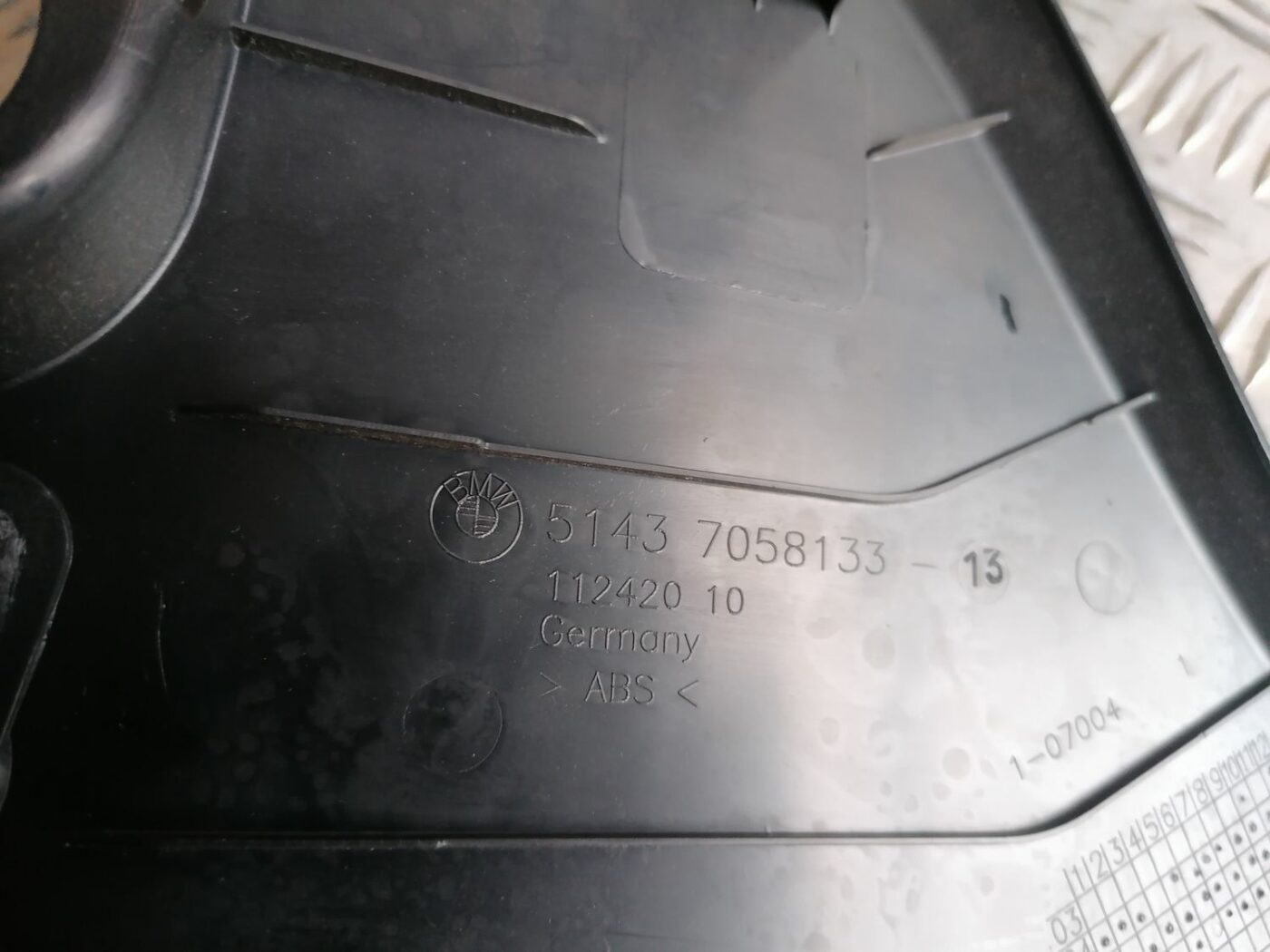 Sliekšņa priekšēja kreisa uzlika (salonā) priekš BMW 1 E87 2007 GRAPHITE 3 Sliekšņa priekšēja kreisa uzlika (salonā) priekš BMW 1 E87 2007 GRAPHITE