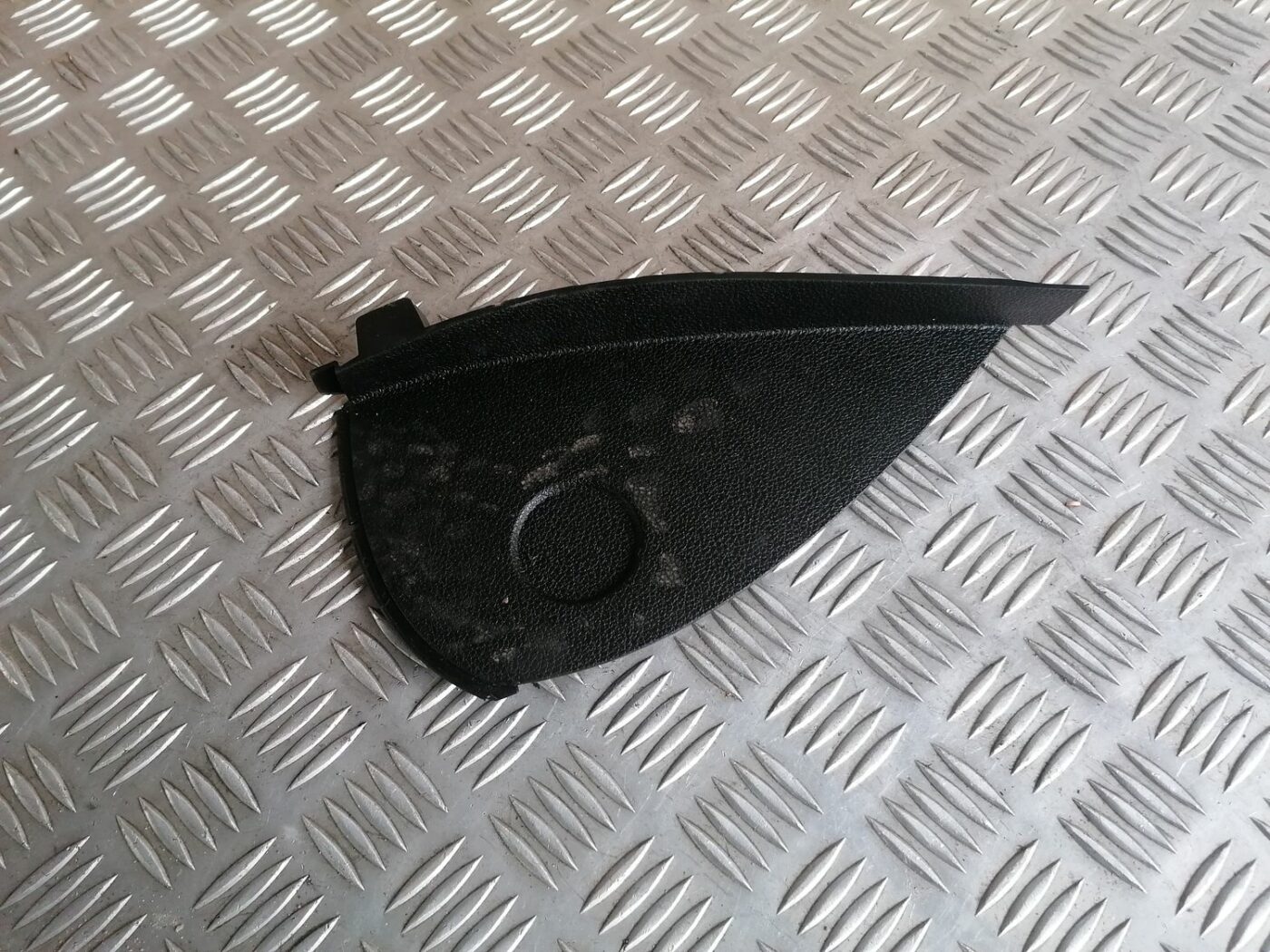 Mērinstrumentu paneļa sānu apdare priekš BMW 1 E87 2007 GRAPHITE 1 Mērinstrumentu paneļa sānu apdare priekš BMW 1 E87 2007 GRAPHITE