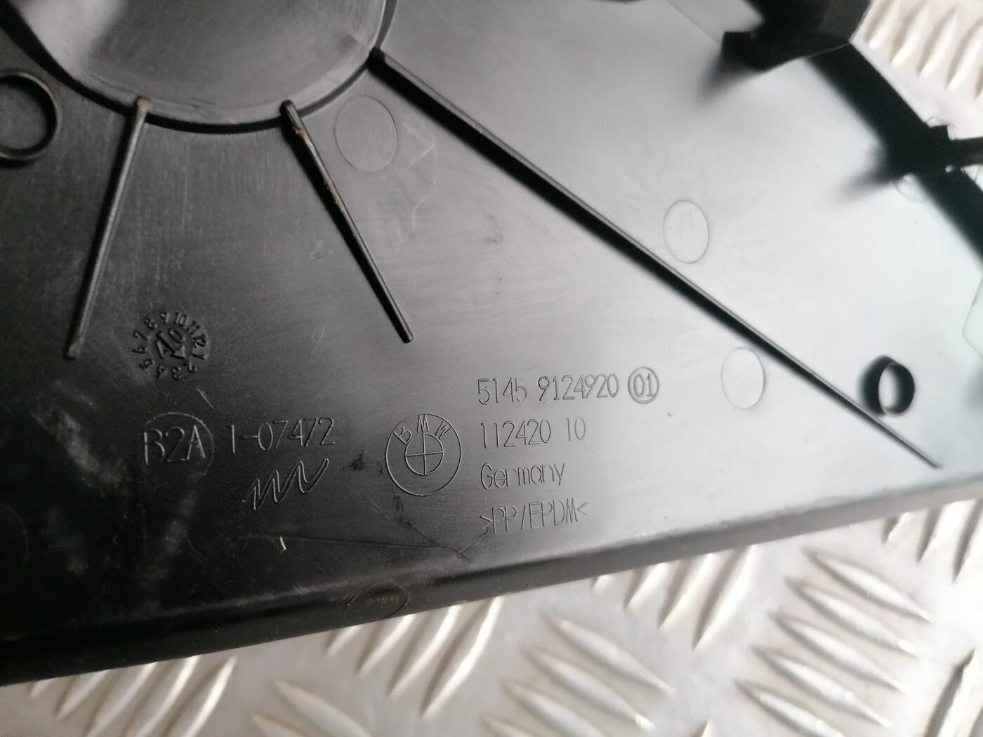 Mērinstrumentu paneļa sānu apdare priekš BMW 1 E87 2007 GRAPHITE 3 Mērinstrumentu paneļa sānu apdare priekš BMW 1 E87 2007 GRAPHITE