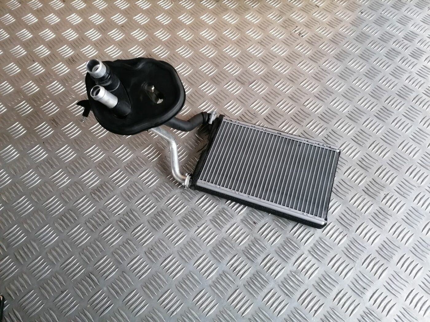 Apsildes sistēmas radiators priekš BMW 1 E87 2007 GRAPHITE 1 Apsildes sistēmas radiators priekš BMW 1 E87 2007 GRAPHITE