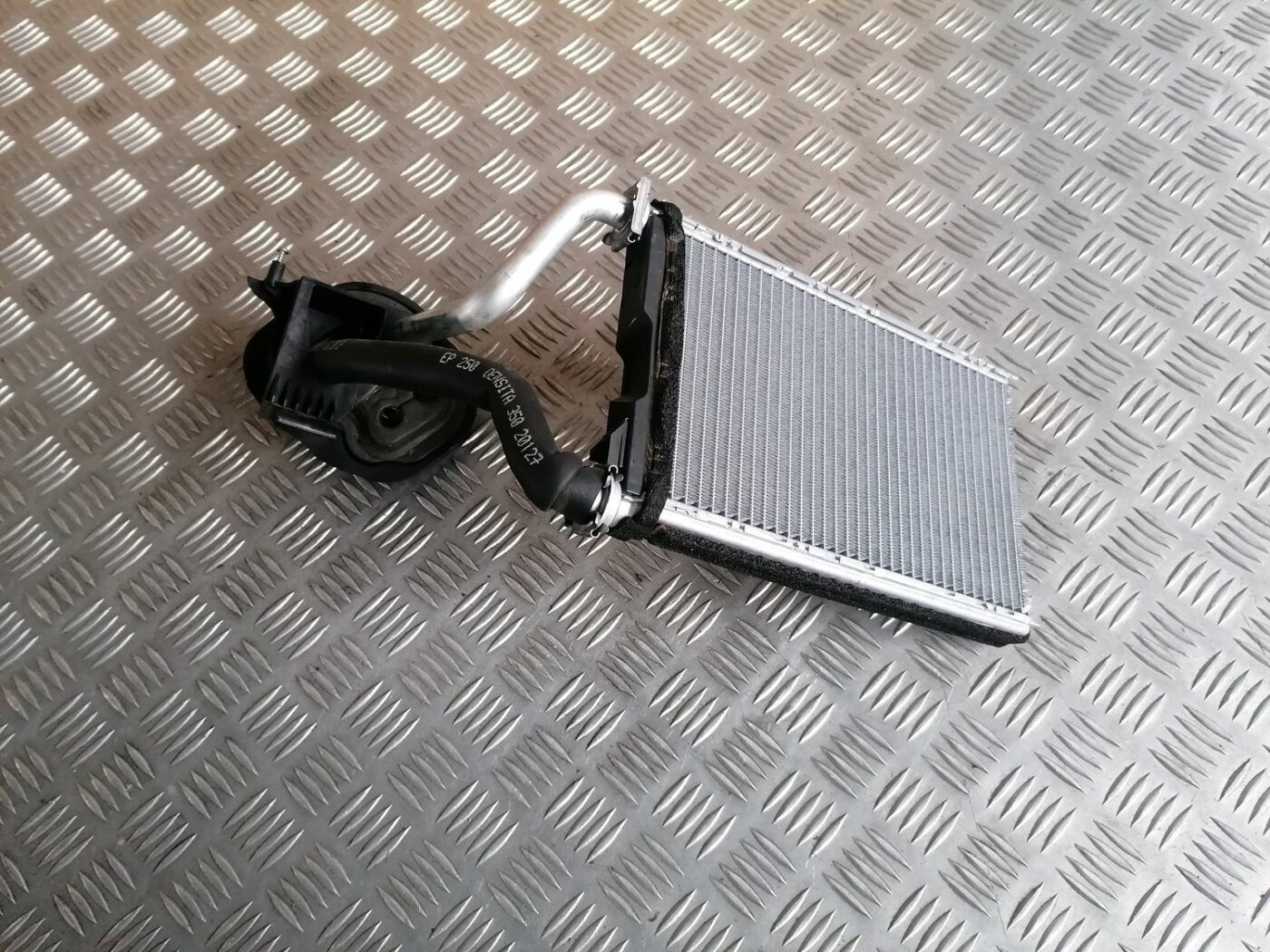 Apsildes sistēmas radiators priekš BMW 1 E87 2007 GRAPHITE 6 Apsildes sistēmas radiators priekš BMW 1 E87 2007 GRAPHITE