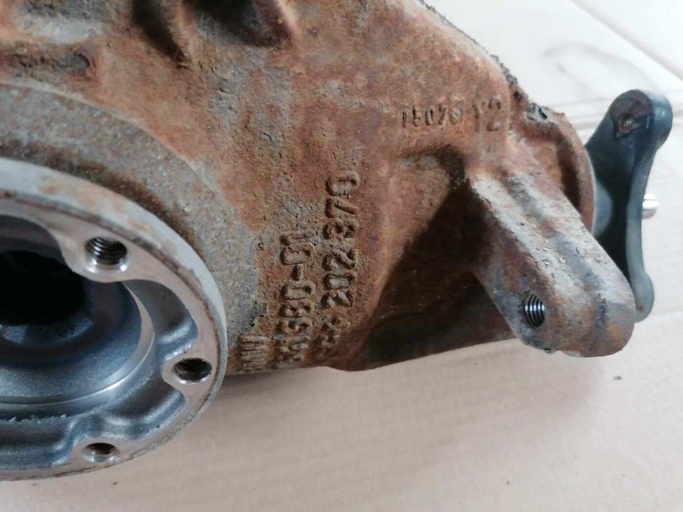 Aizmugurējais reduktors priekš BMW 1 E87 2007 GRAPHITE 2 Aizmugurējais reduktors priekš BMW 1 E87 2007 GRAPHITE