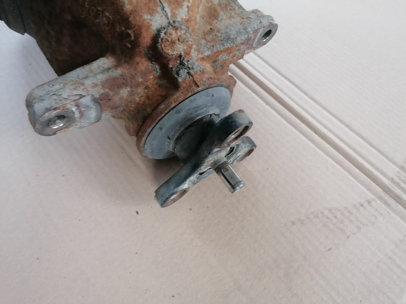 Aizmugurējais reduktors priekš BMW 1 E87 2007 GRAPHITE 8 Aizmugurējais reduktors priekš BMW 1 E87 2007 GRAPHITE