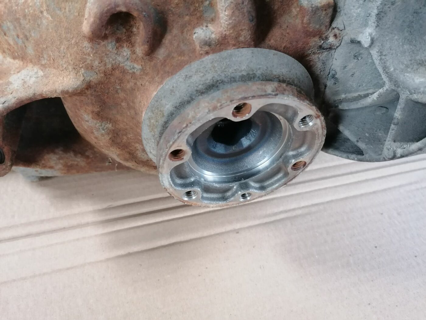 Aizmugurējais reduktors priekš BMW 1 E87 2007 GRAPHITE 4 Aizmugurējais reduktors priekš BMW 1 E87 2007 GRAPHITE