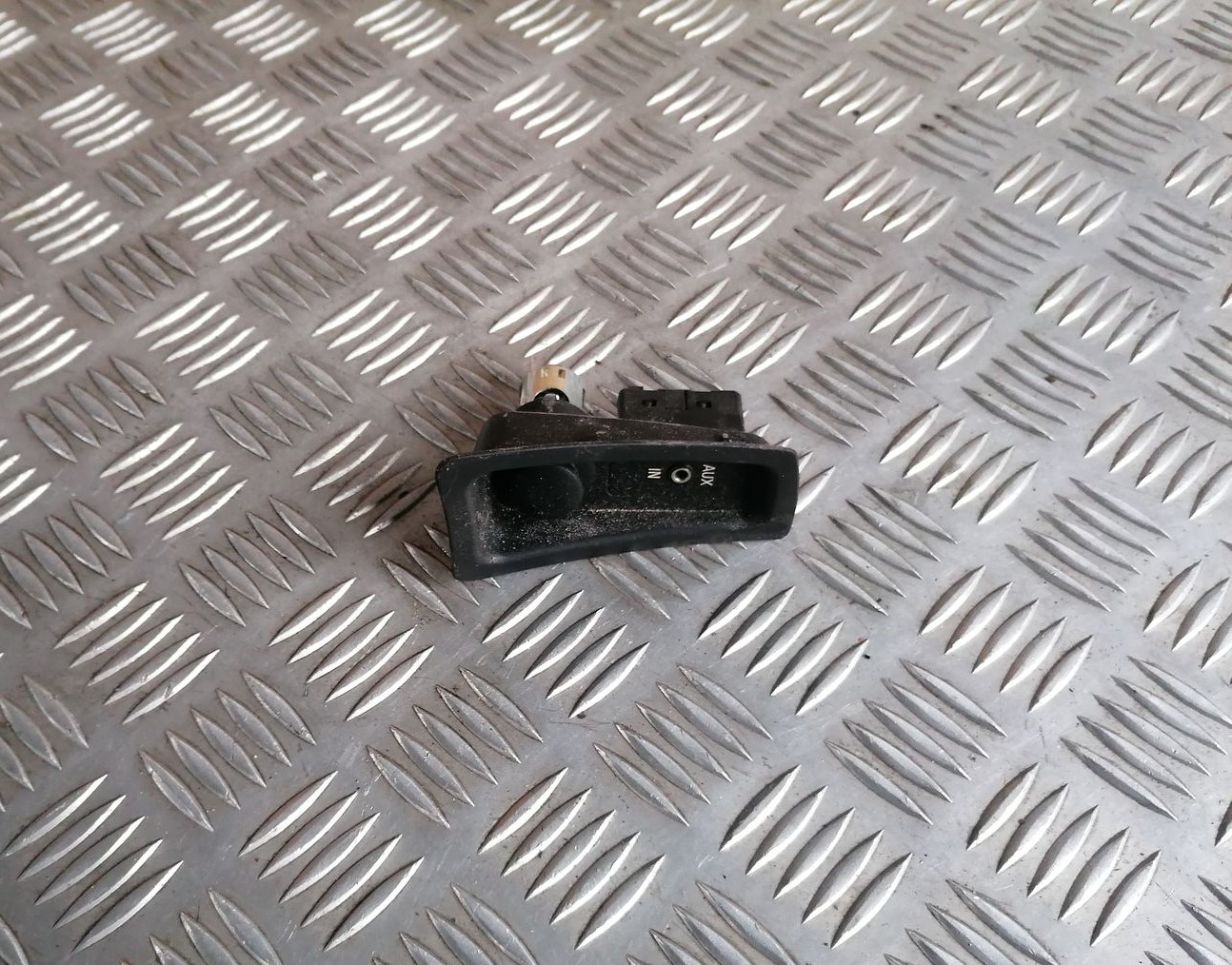 USB/AUX adapteris priekš BMW 1 E87 2007 GRAPHITE 1 USB/AUX adapteris priekš BMW 1 E87 2007 GRAPHITE