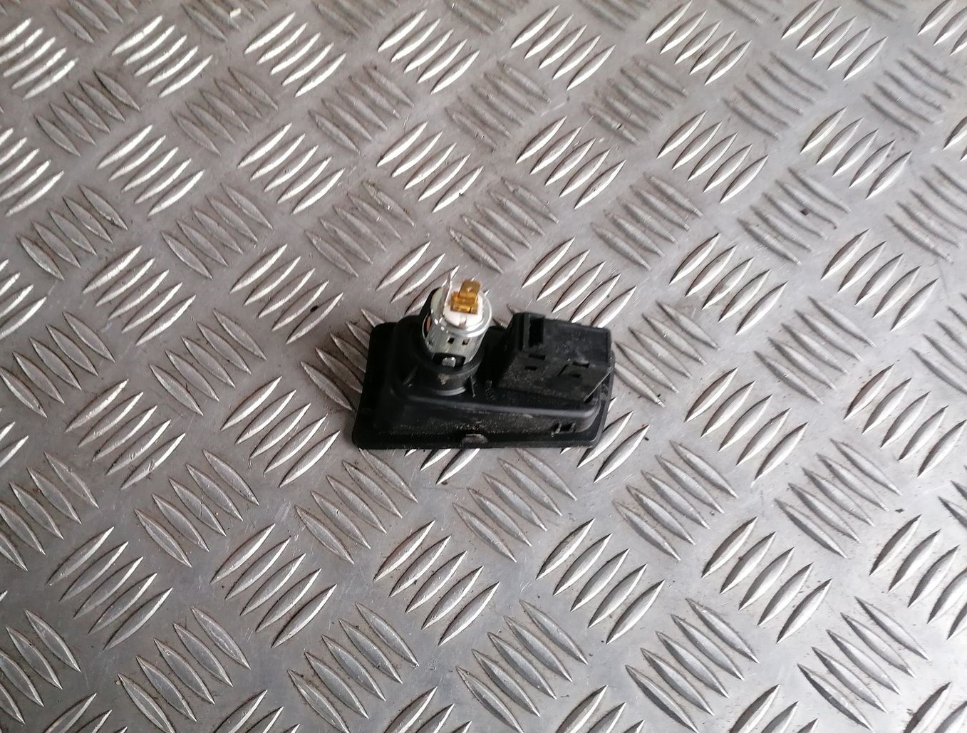 USB/AUX adapteris priekš BMW 1 E87 2007 GRAPHITE 5 USB/AUX adapteris priekš BMW 1 E87 2007 GRAPHITE