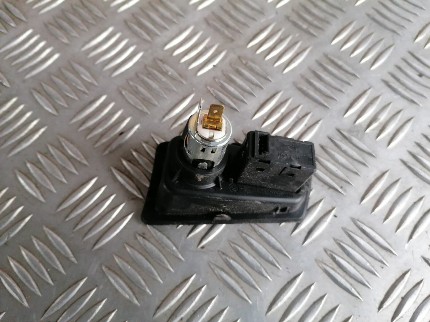 USB/AUX adapteris priekš BMW 1 E87 2007 GRAPHITE 4 USB/AUX adapteris priekš BMW 1 E87 2007 GRAPHITE