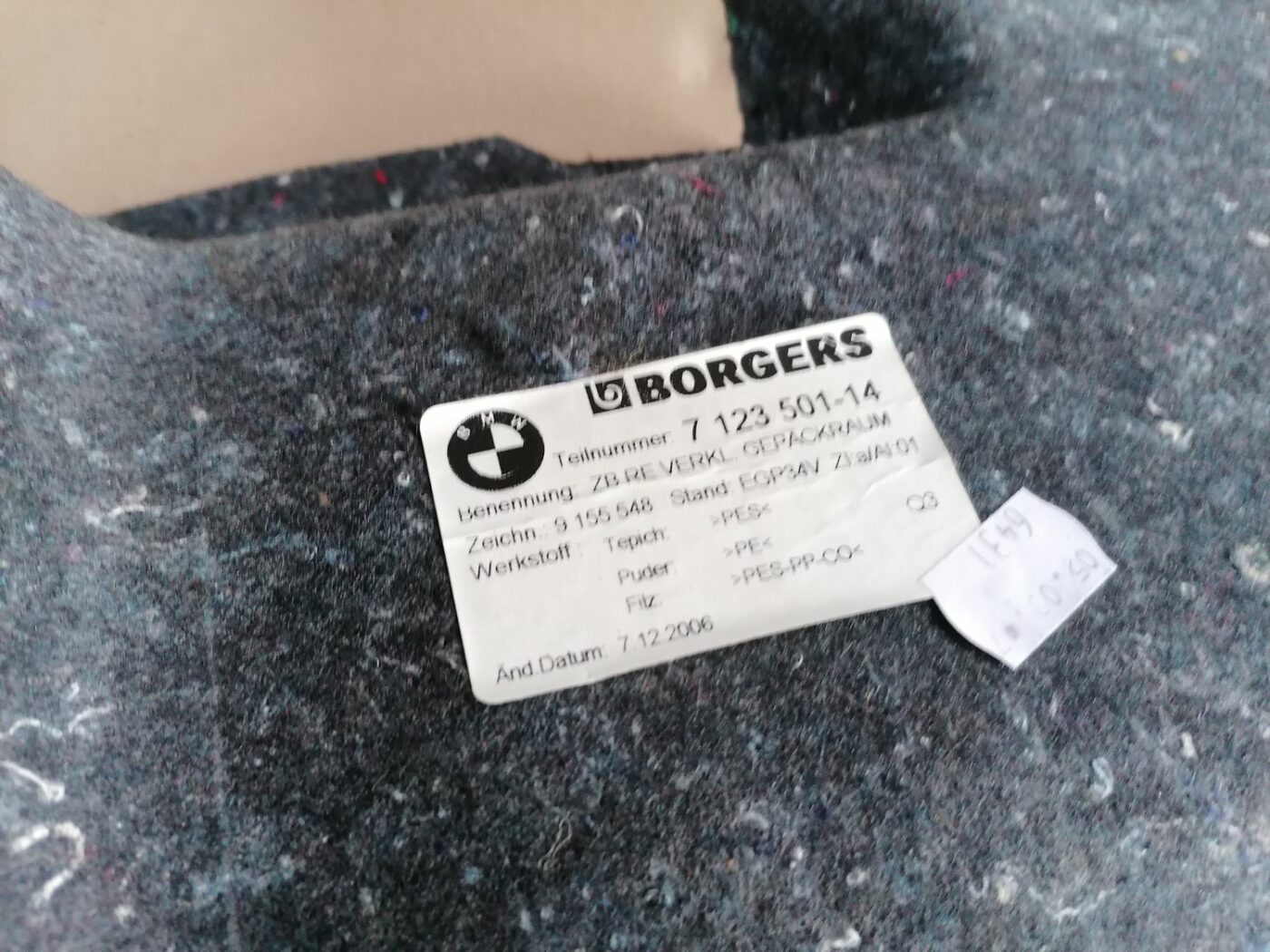 Bagāžnieka nodalījuma sānu apdare priekš BMW 1 E87 2007 GRAPHITE 3 Bagāžnieka nodalījuma sānu apdare priekš BMW 1 E87 2007 GRAPHITE