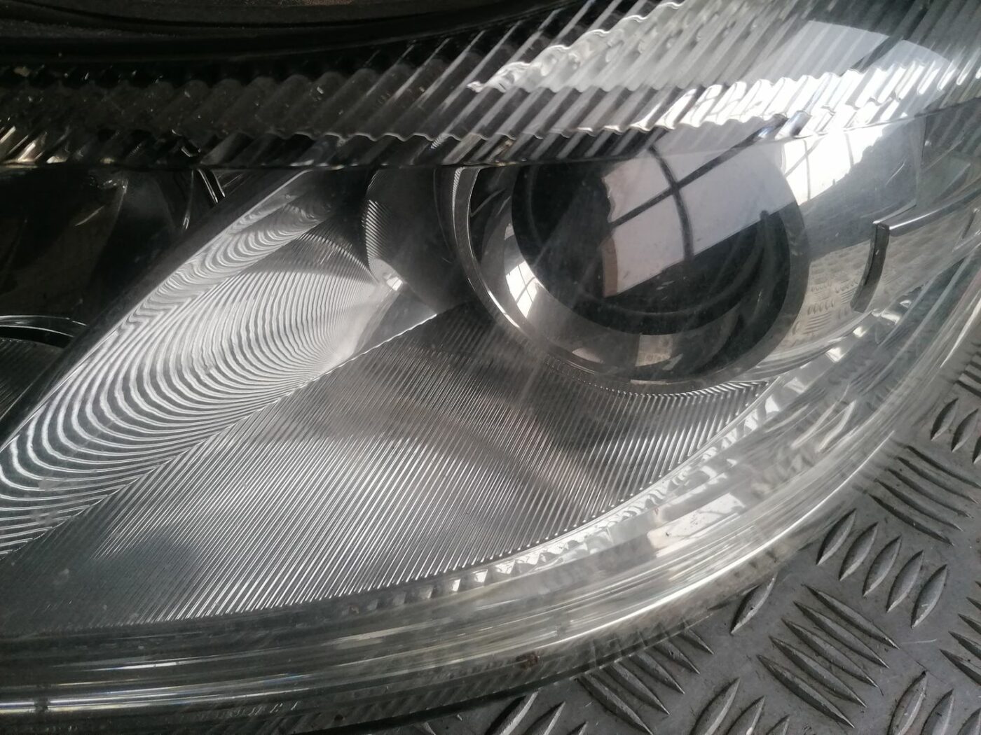 Priekšējais kreisais lukturis priekš SKODA OCTAVIA 2012 10 Priekšējais kreisais lukturis priekš SKODA OCTAVIA 2012