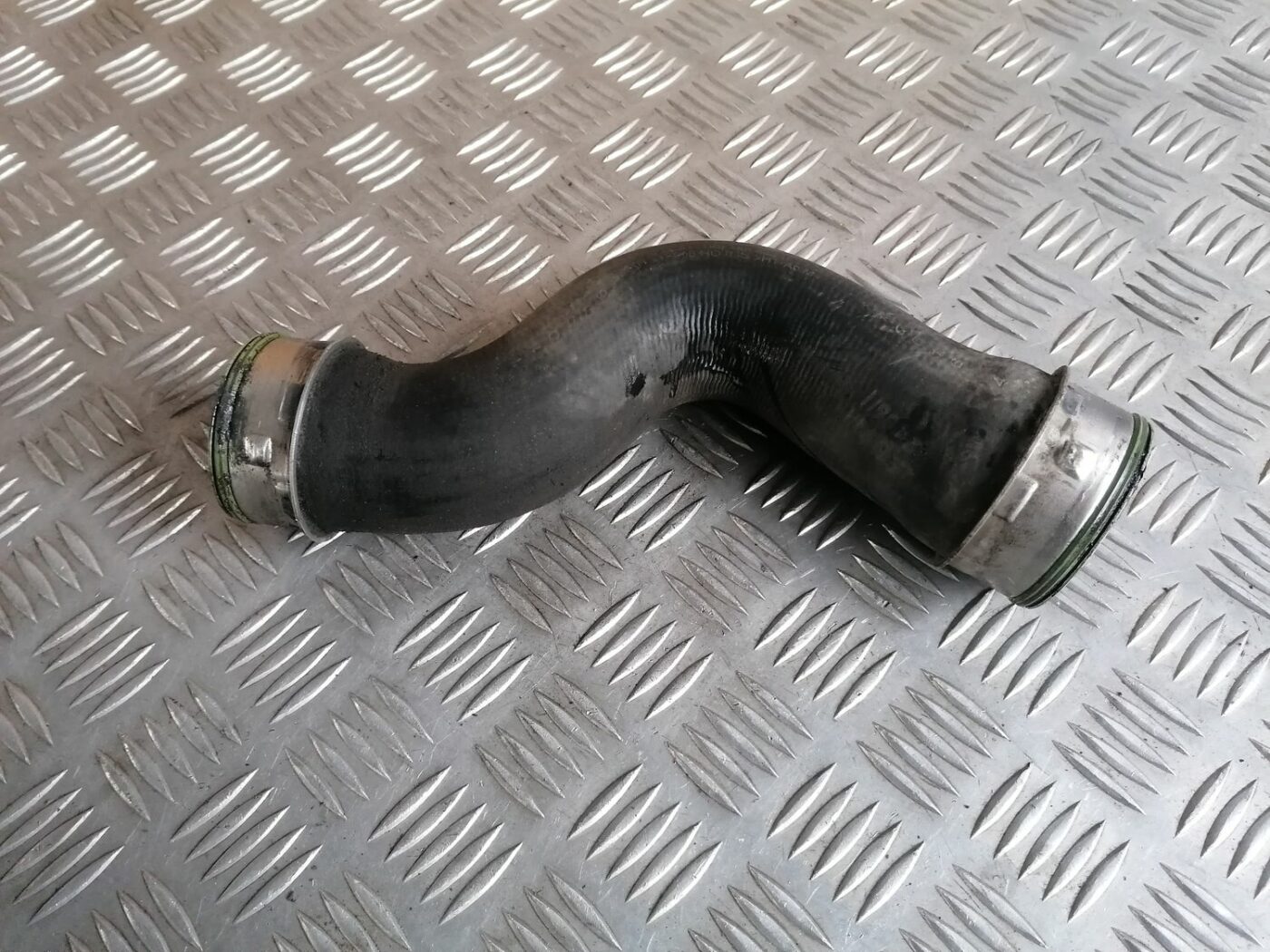 Interkulera caurule priekš SKODA OCTAVIA 2012 2 Interkulera caurule priekš SKODA OCTAVIA 2012