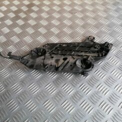 Priekšēja luktura kronšteins priekš SKODA OCTAVIA 2012