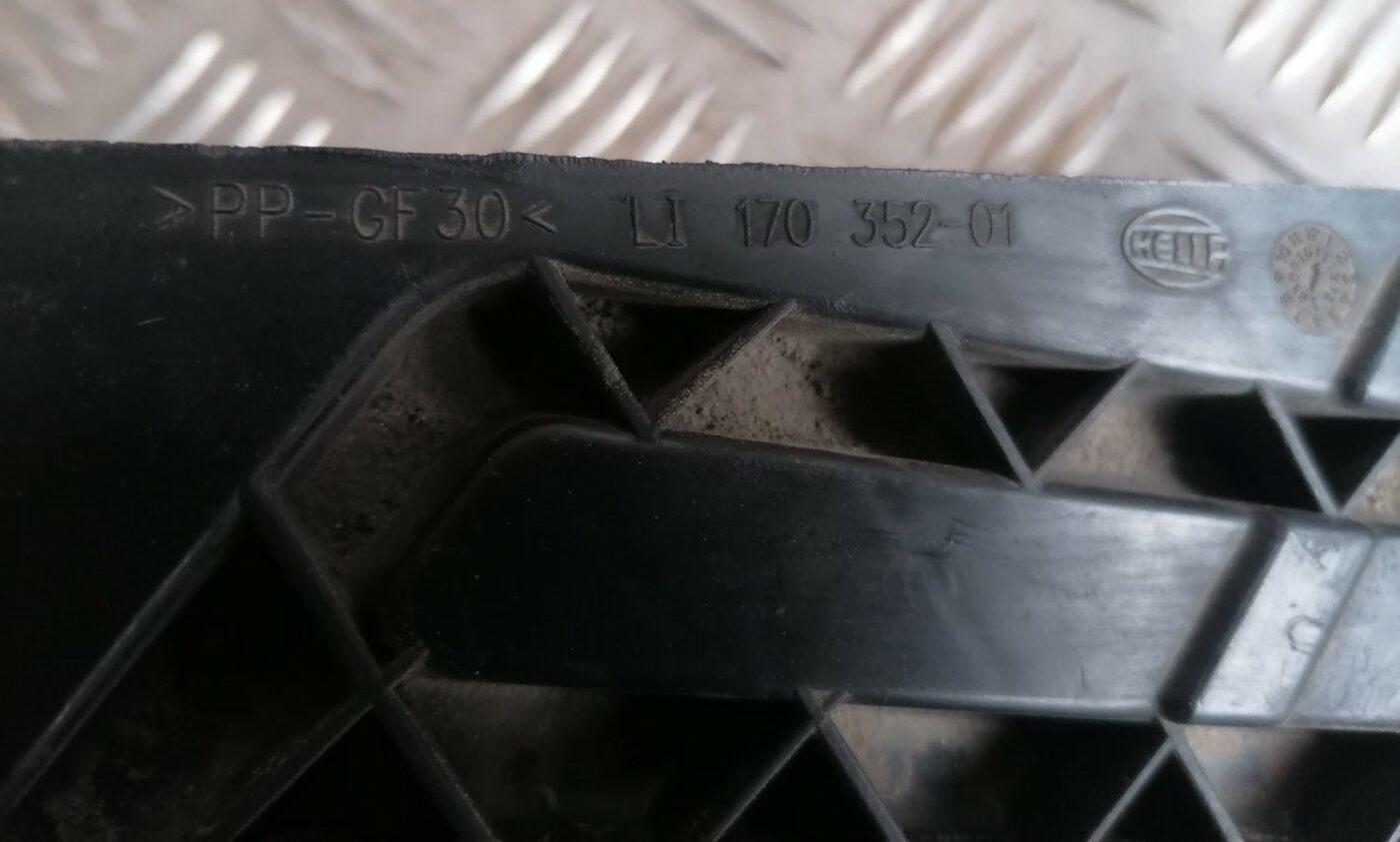 Priekšēja luktura kronšteins priekš SKODA OCTAVIA 2012 4 Priekšēja luktura kronšteins priekš SKODA OCTAVIA 2012