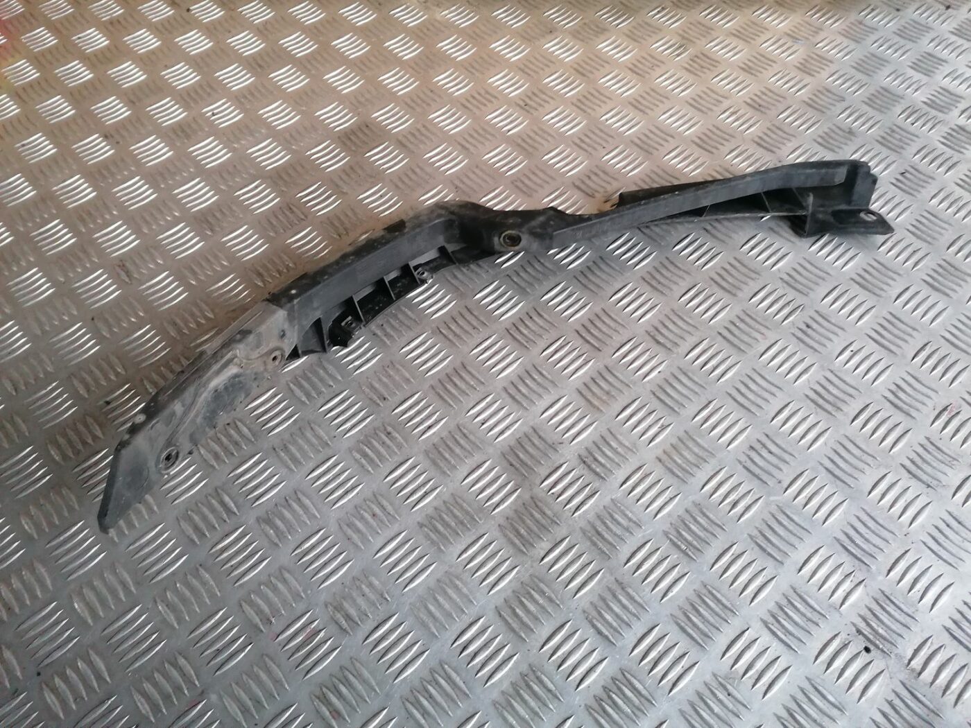 Priekšēja bufera labais kronšteins priekš SKODA OCTAVIA 2012 3 Priekšēja bufera labais kronšteins priekš SKODA OCTAVIA 2012