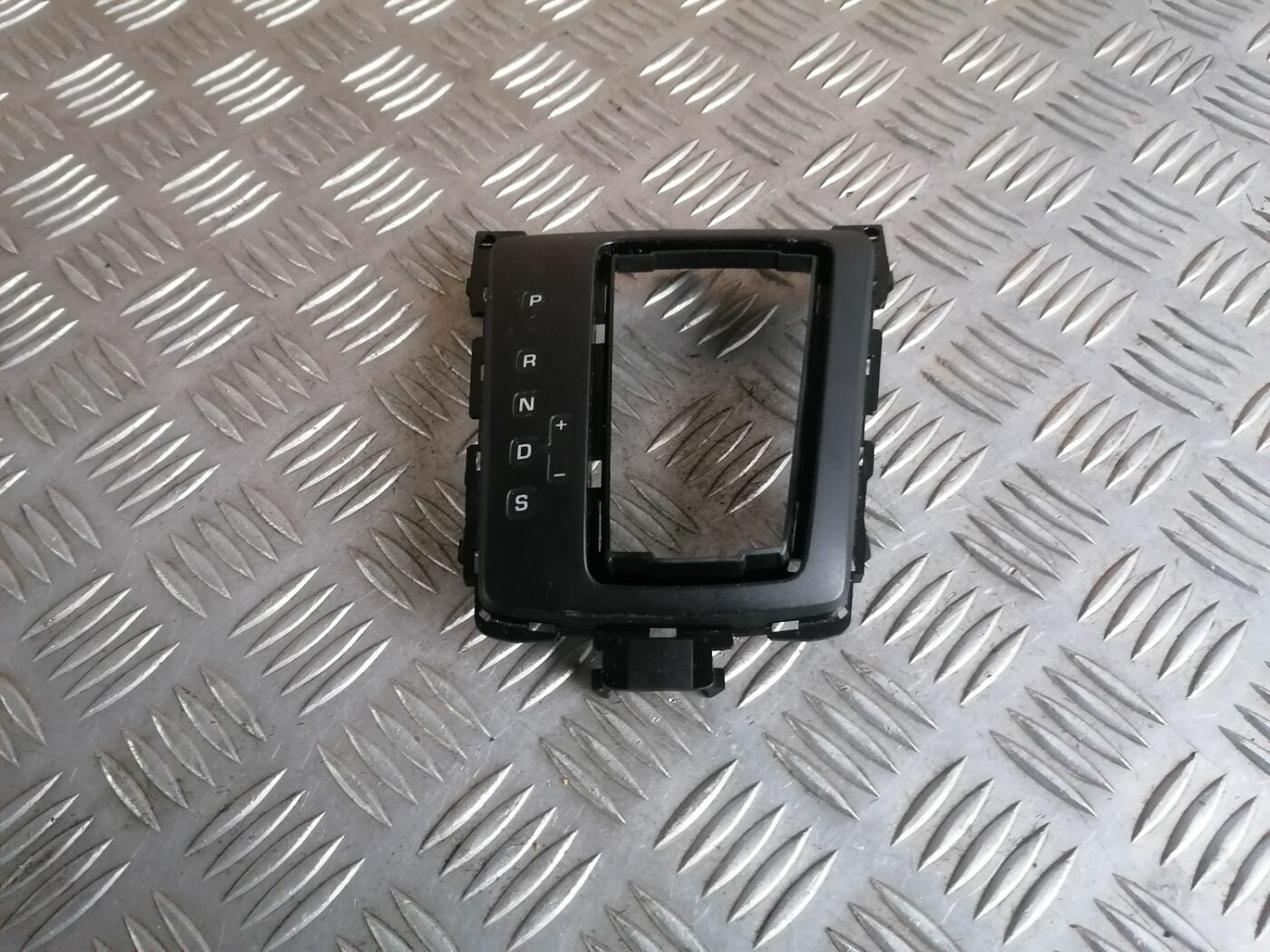 Ātrumu pārslēgšanas vadības panelis priekš SKODA OCTAVIA 2012 2 Ātrumu pārslēgšanas vadības panelis priekš SKODA OCTAVIA 2012