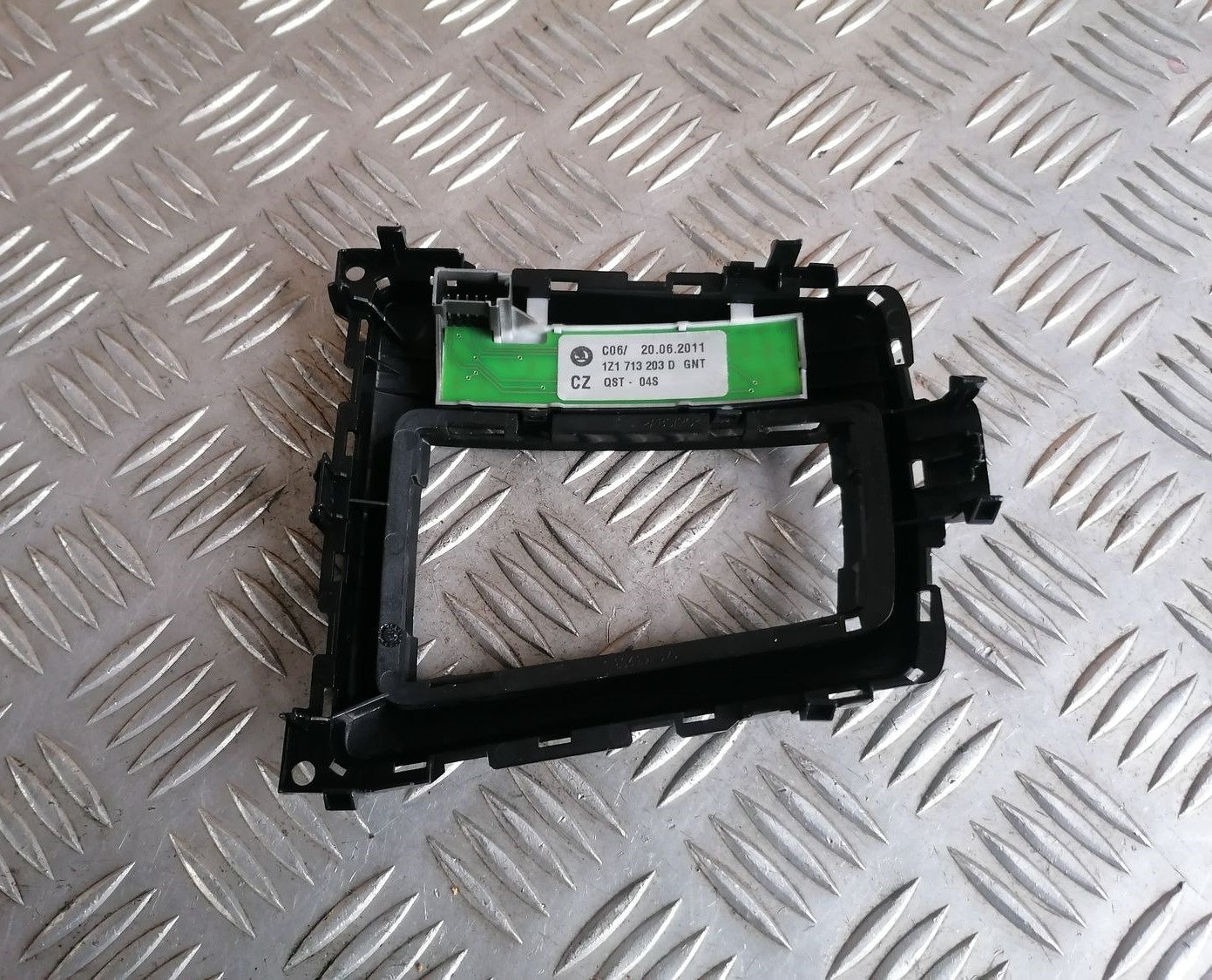 Ātrumu pārslēgšanas vadības panelis priekš SKODA OCTAVIA 2012 4 Ātrumu pārslēgšanas vadības panelis priekš SKODA OCTAVIA 2012