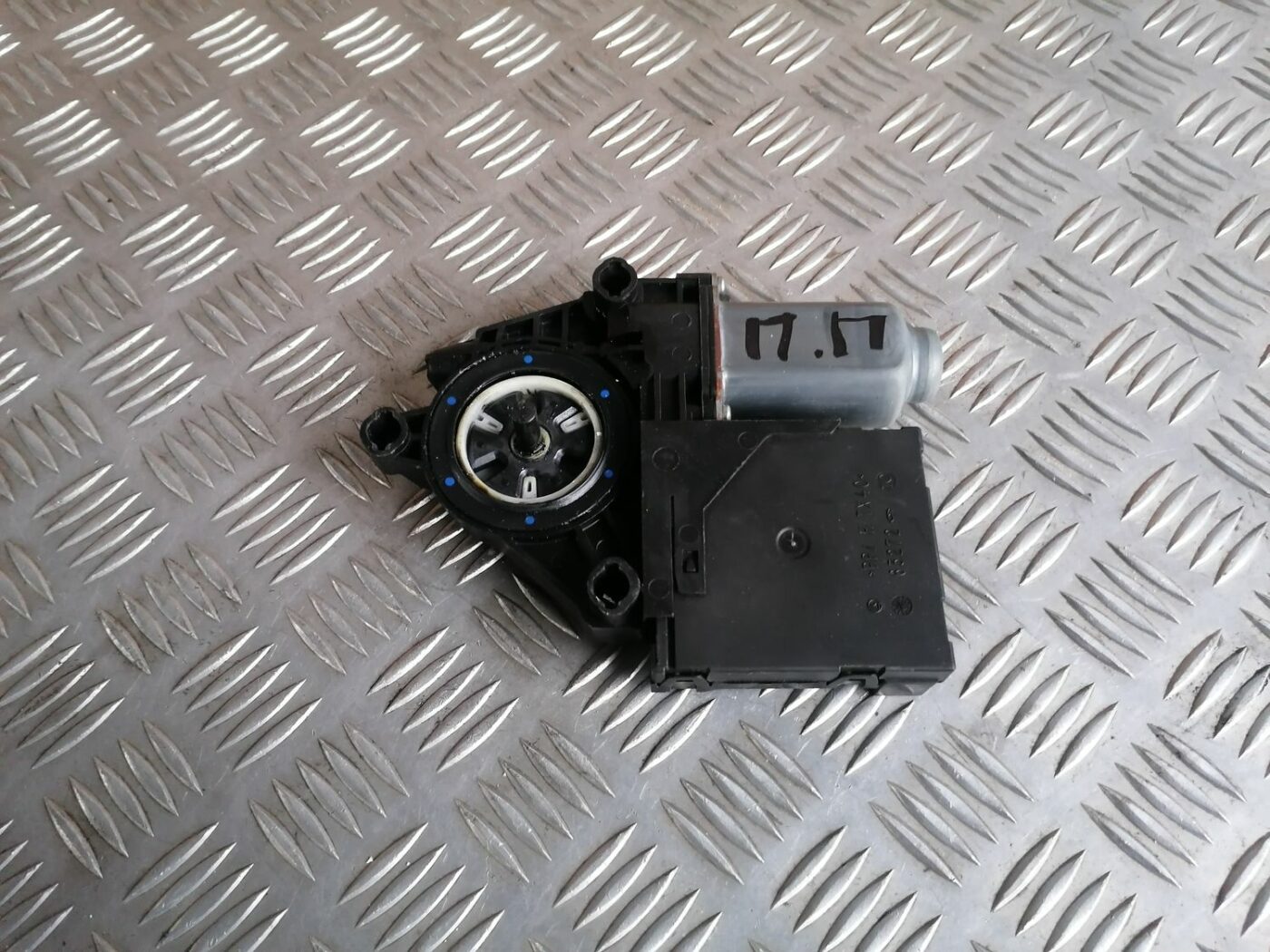 Elektrisko stiklu motors priekš SKODA OCTAVIA 2012 5 Elektrisko stiklu motors priekš SKODA OCTAVIA 2012