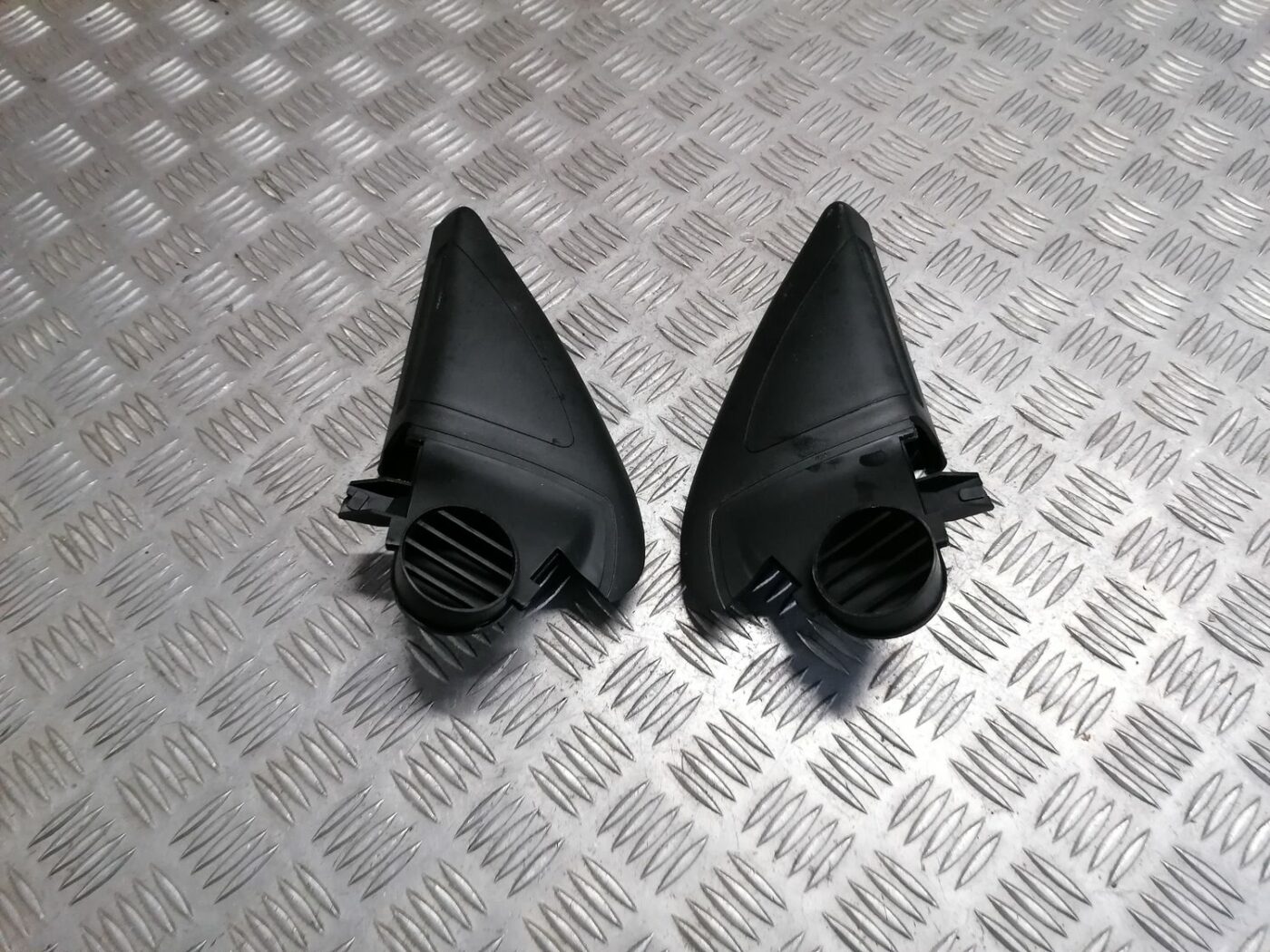 Durvju spoguļa apdares uzlika salonā (bez skaļruņa) priekš SKODA OCTAVIA 2012