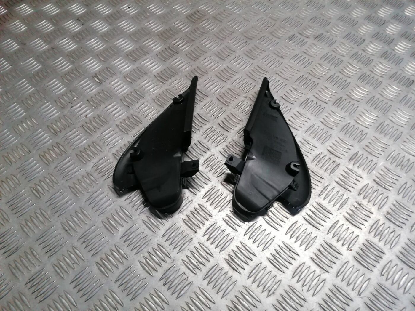 Durvju spoguļa apdares uzlika salonā (bez skaļruņa) priekš SKODA OCTAVIA 2012