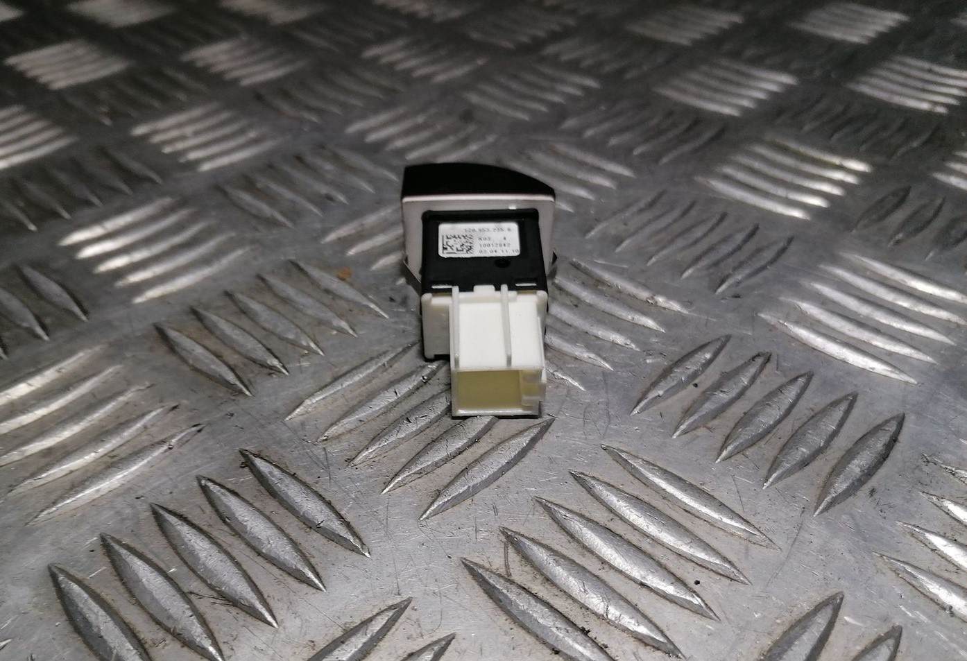 Trauksmes poga priekš SKODA OCTAVIA 2012 3 Trauksmes poga priekš SKODA OCTAVIA 2012