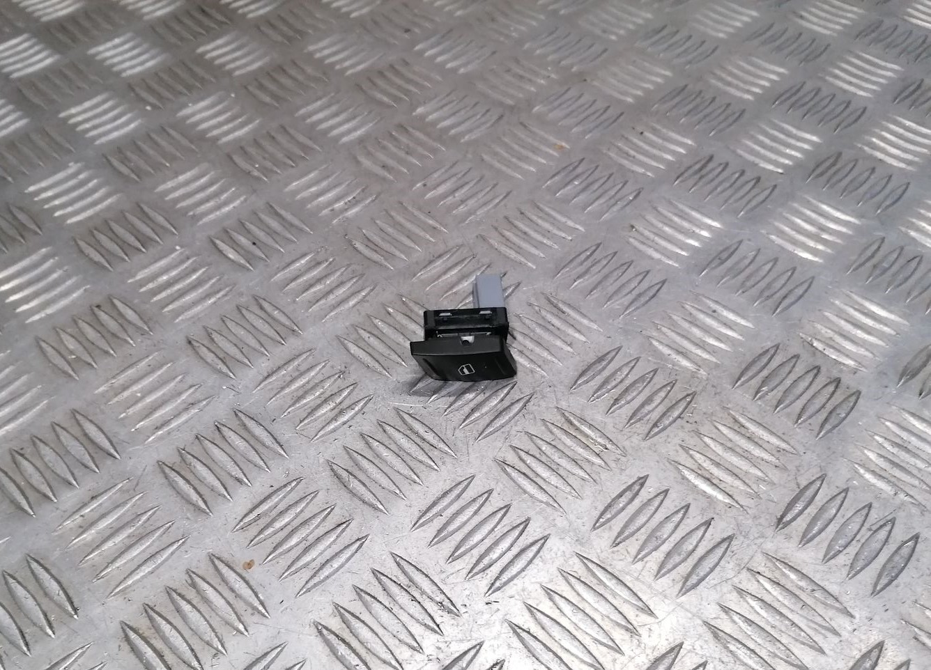 Stikla pacelšanas poga priekš SKODA OCTAVIA 2012