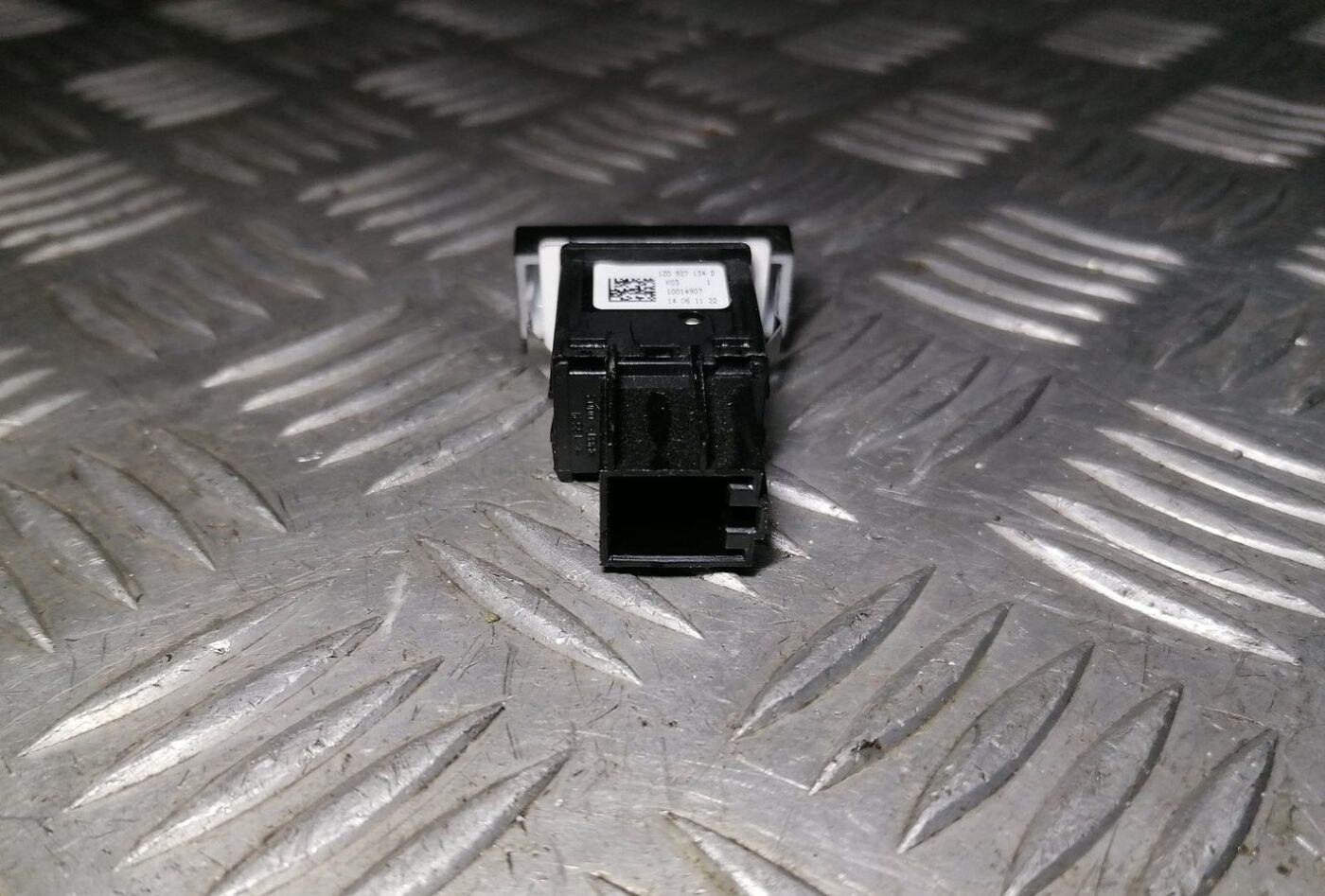 ESP poga priekš SKODA OCTAVIA 2012 3 ESP poga priekš SKODA OCTAVIA 2012