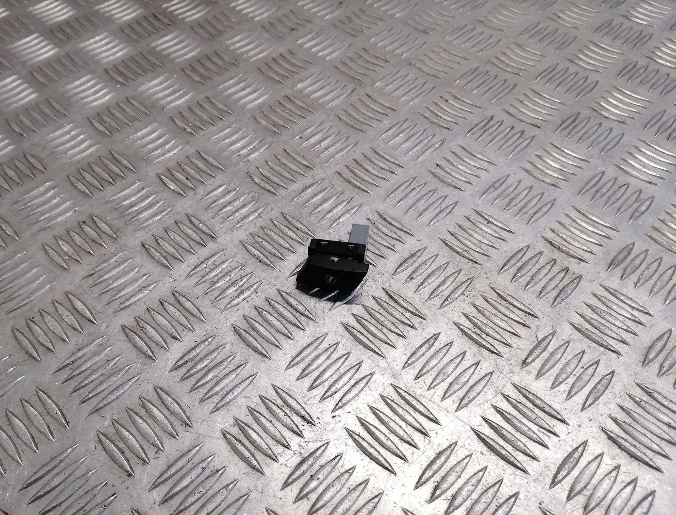 Stikla pacelšanas poga priekš SKODA OCTAVIA 2012 1 Stikla pacelšanas poga priekš SKODA OCTAVIA 2012