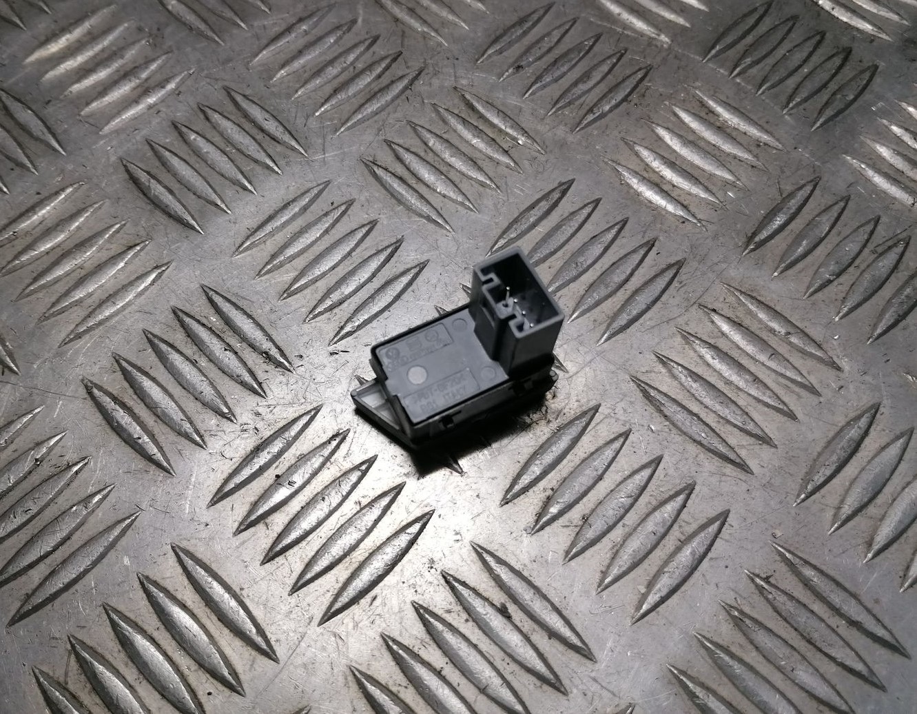 Stikla pacelšanas poga priekš SKODA OCTAVIA 2012 4 Stikla pacelšanas poga priekš SKODA OCTAVIA 2012