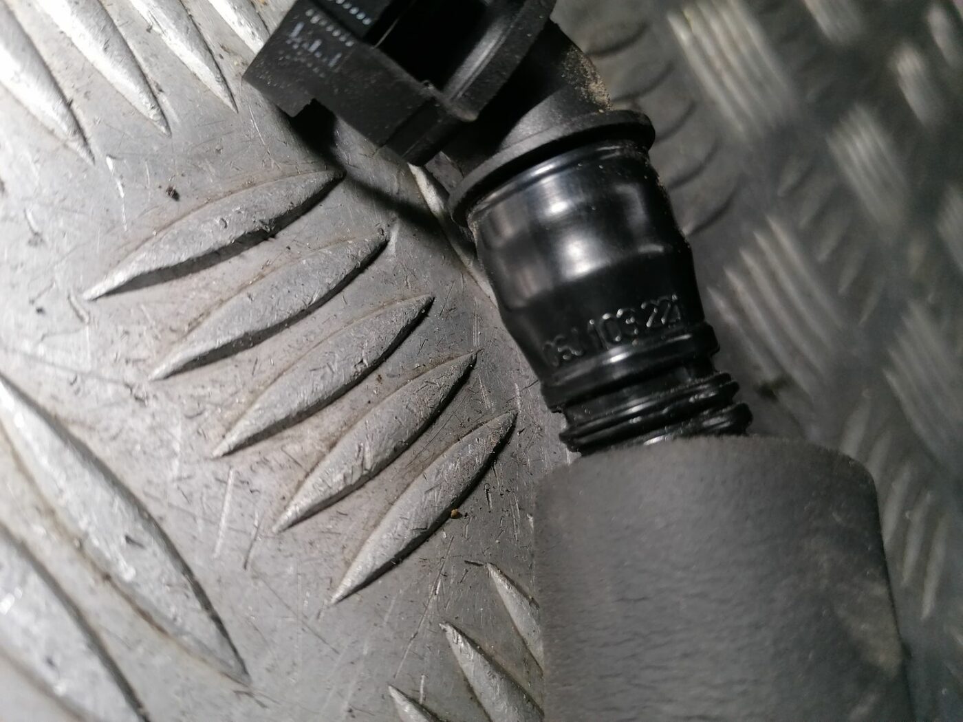 Degvielas tvertnes ventilācijas caurule priekš SKODA OCTAVIA 2012