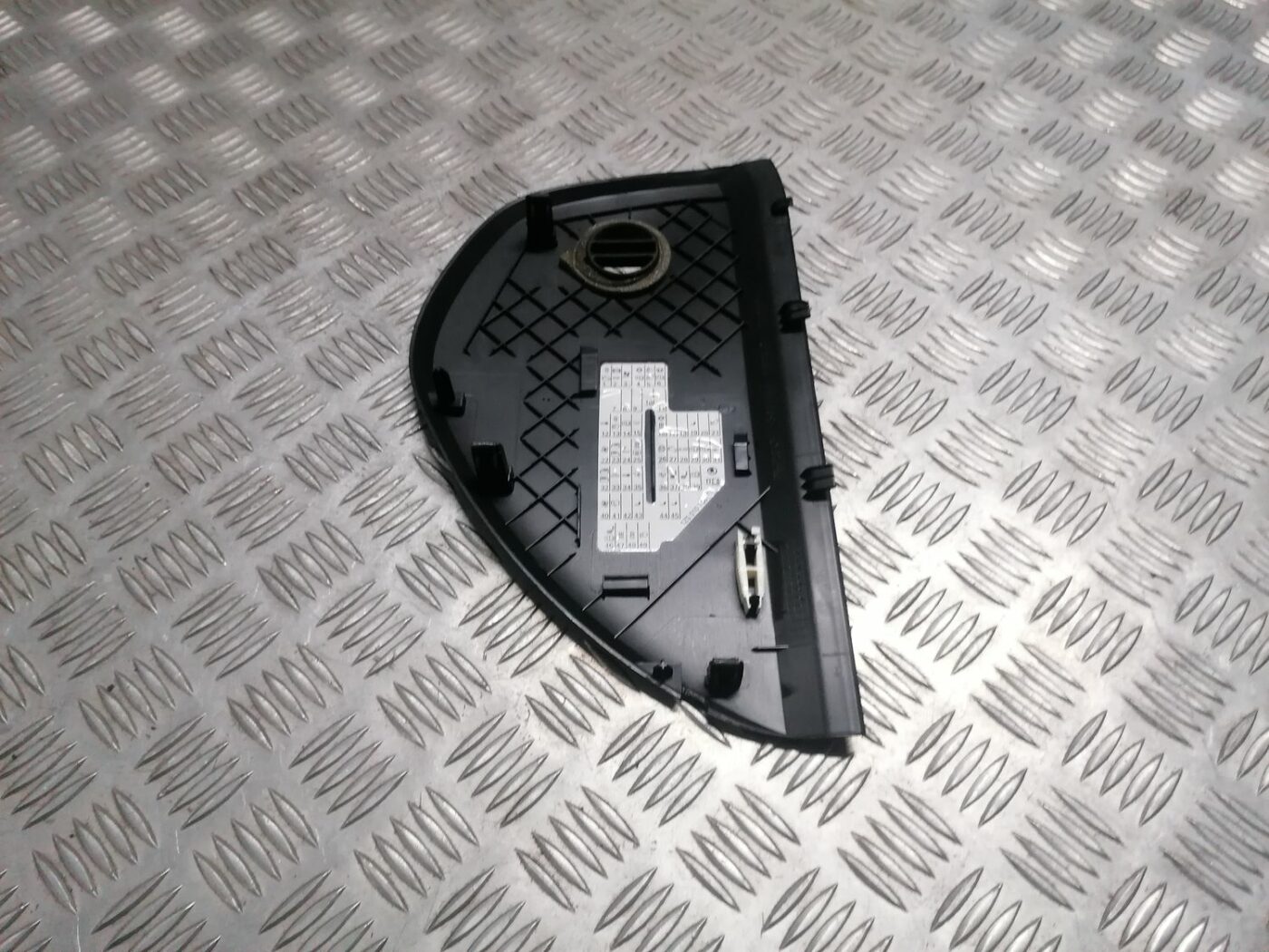 Mērinstrumentu paneļa sānu apdare priekš SKODA OCTAVIA 2012 4 Mērinstrumentu paneļa sānu apdare priekš SKODA OCTAVIA 2012