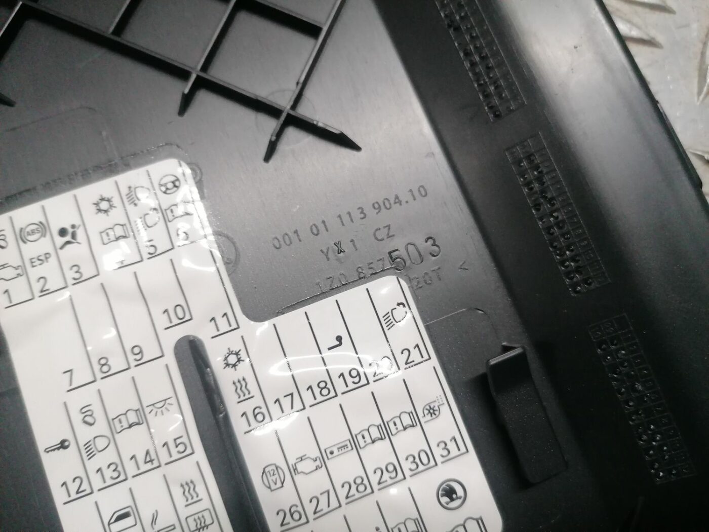 Mērinstrumentu paneļa sānu apdare priekš SKODA OCTAVIA 2012 3 Mērinstrumentu paneļa sānu apdare priekš SKODA OCTAVIA 2012