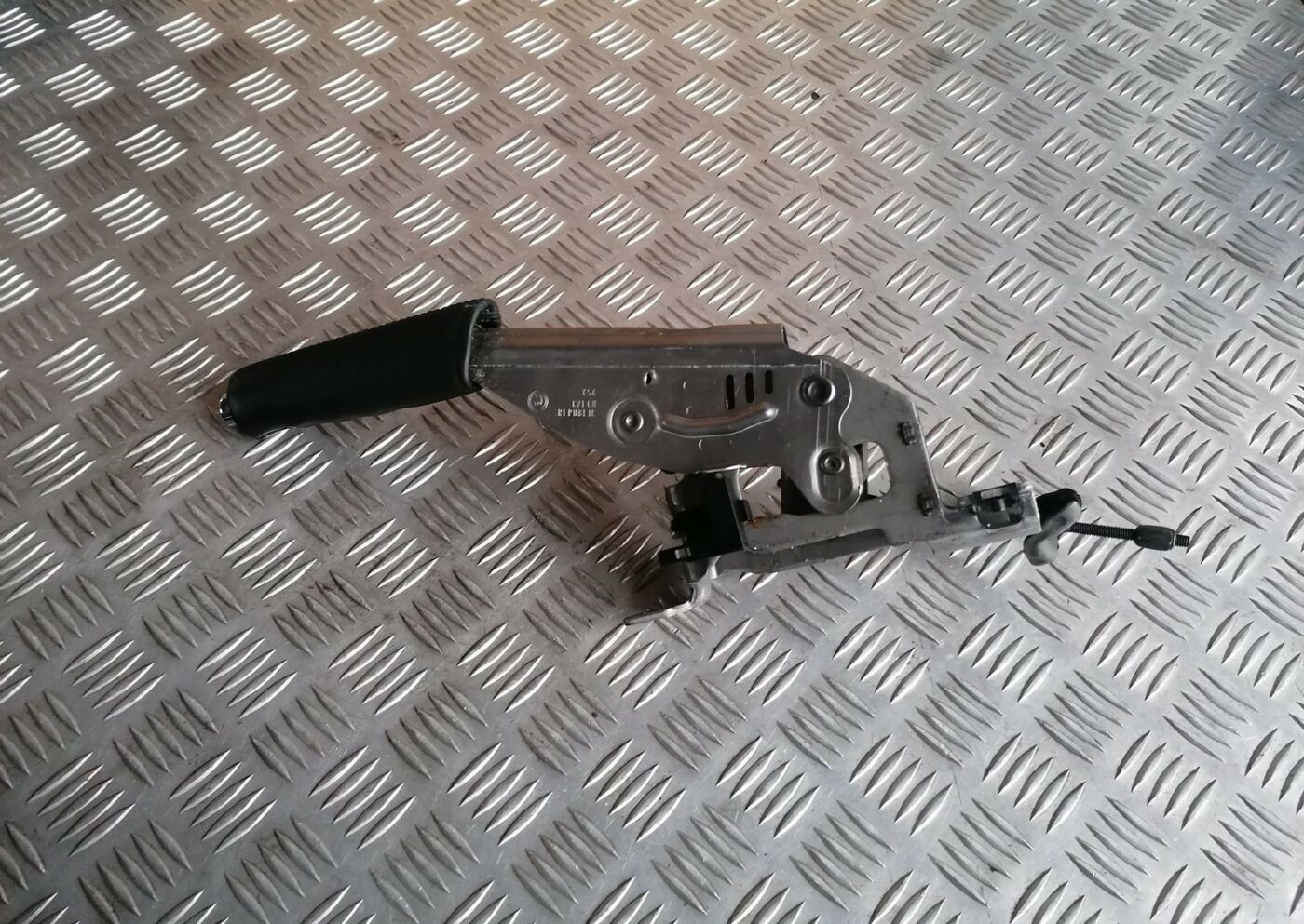 Stāvbremzes svira priekš SKODA OCTAVIA 2012 1 Stāvbremzes svira priekš SKODA OCTAVIA 2012