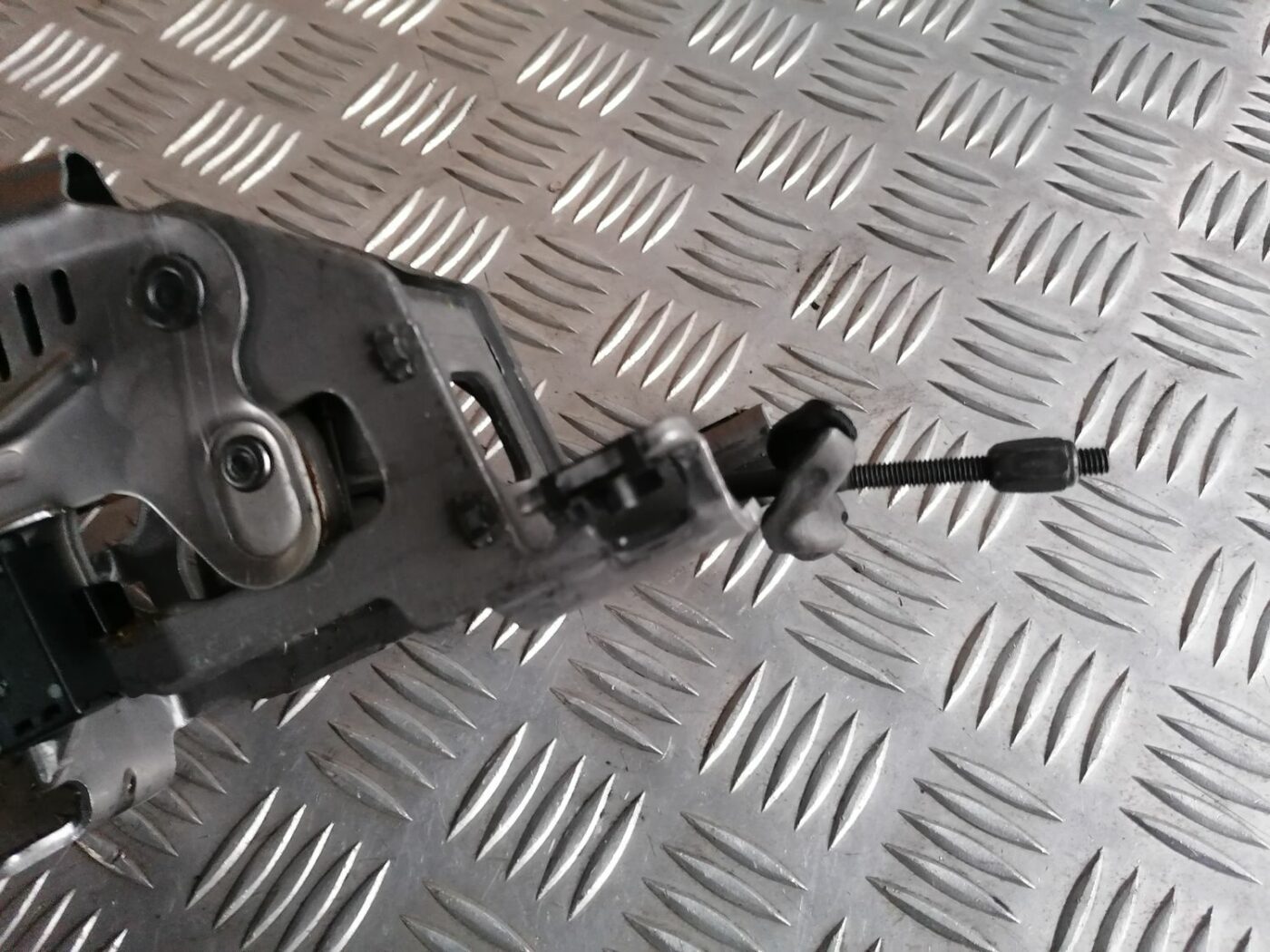 Stāvbremzes svira priekš SKODA OCTAVIA 2012 2 Stāvbremzes svira priekš SKODA OCTAVIA 2012