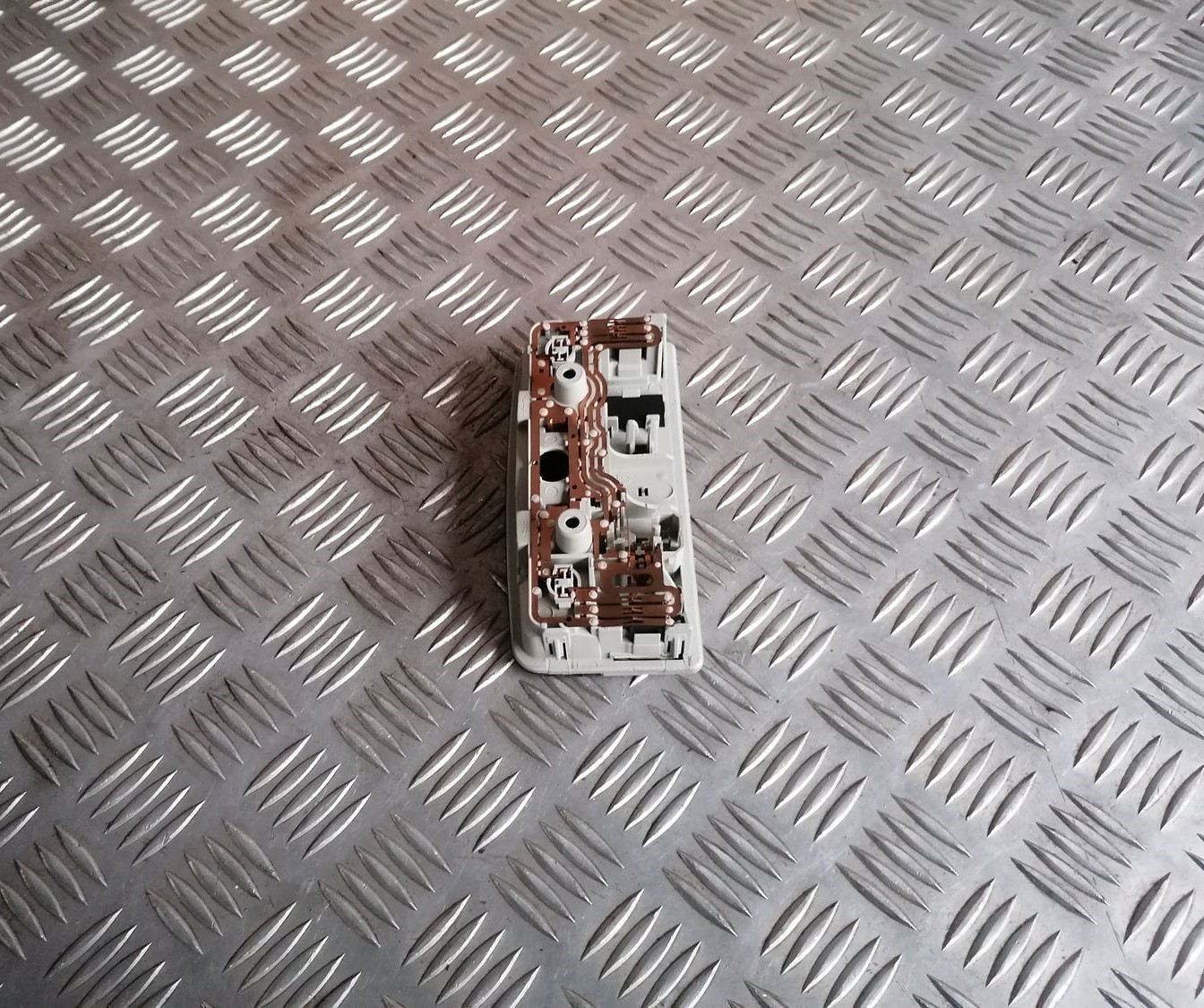 Priekšējo sēdvietu apgaismojums priekš SKODA OCTAVIA 2012