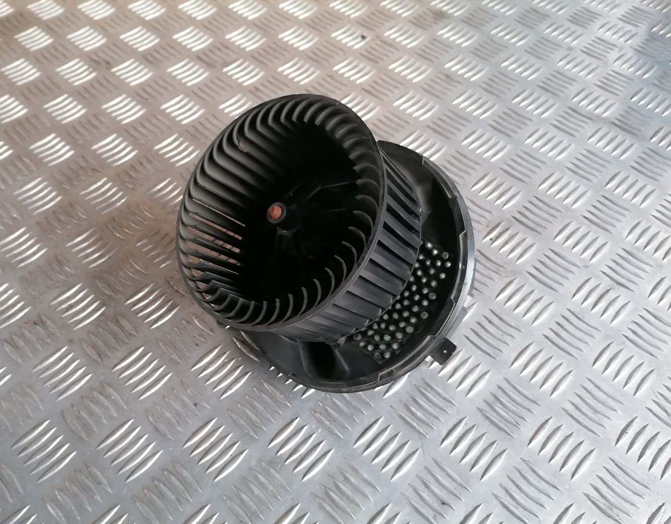 Salona ventilators priekš SKODA OCTAVIA 2012