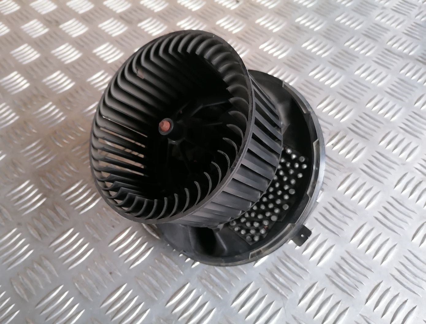 Salona ventilators priekš SKODA OCTAVIA 2012