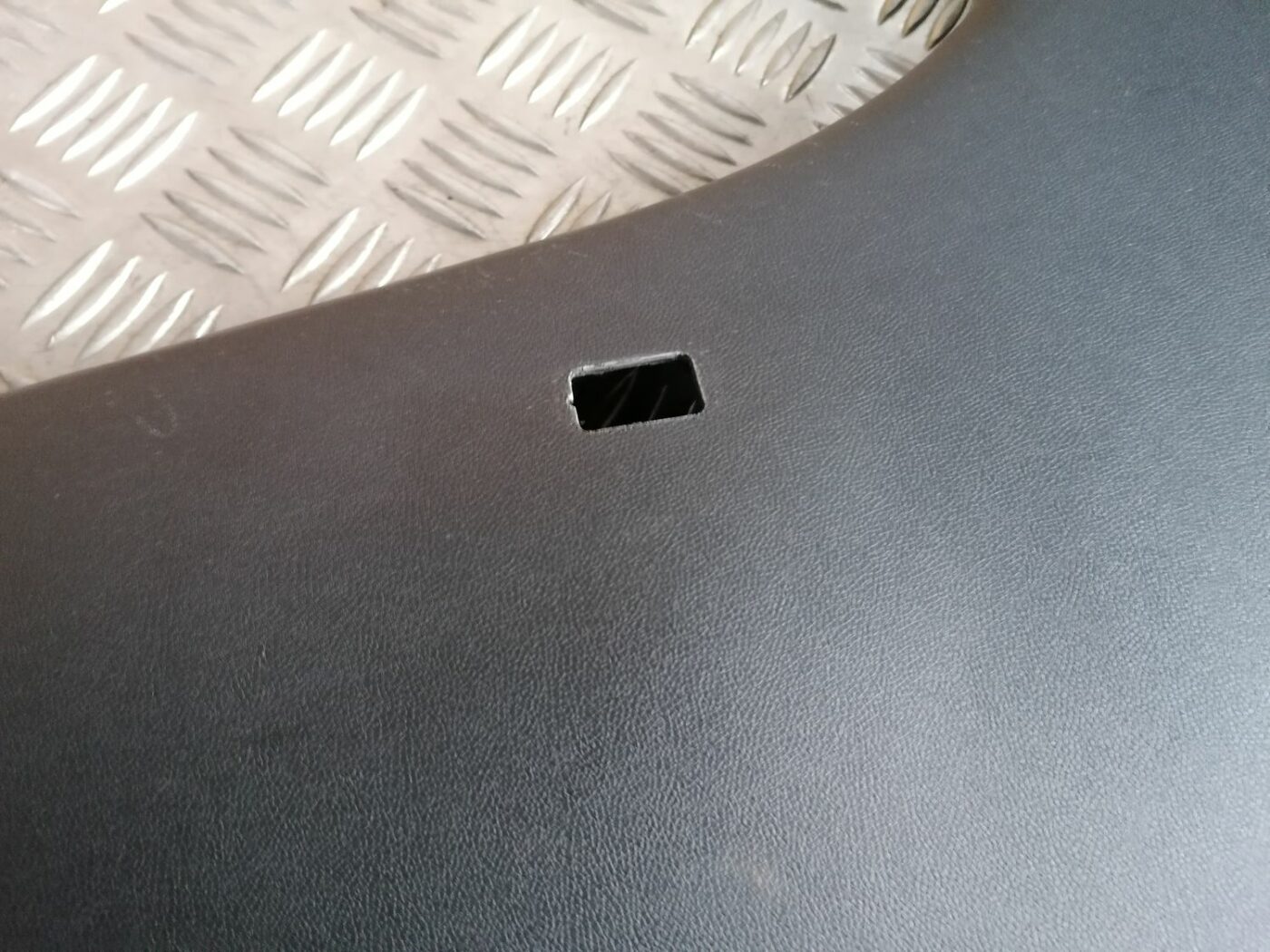 Vidējas salona statnes apdare priekš SKODA OCTAVIA 2012