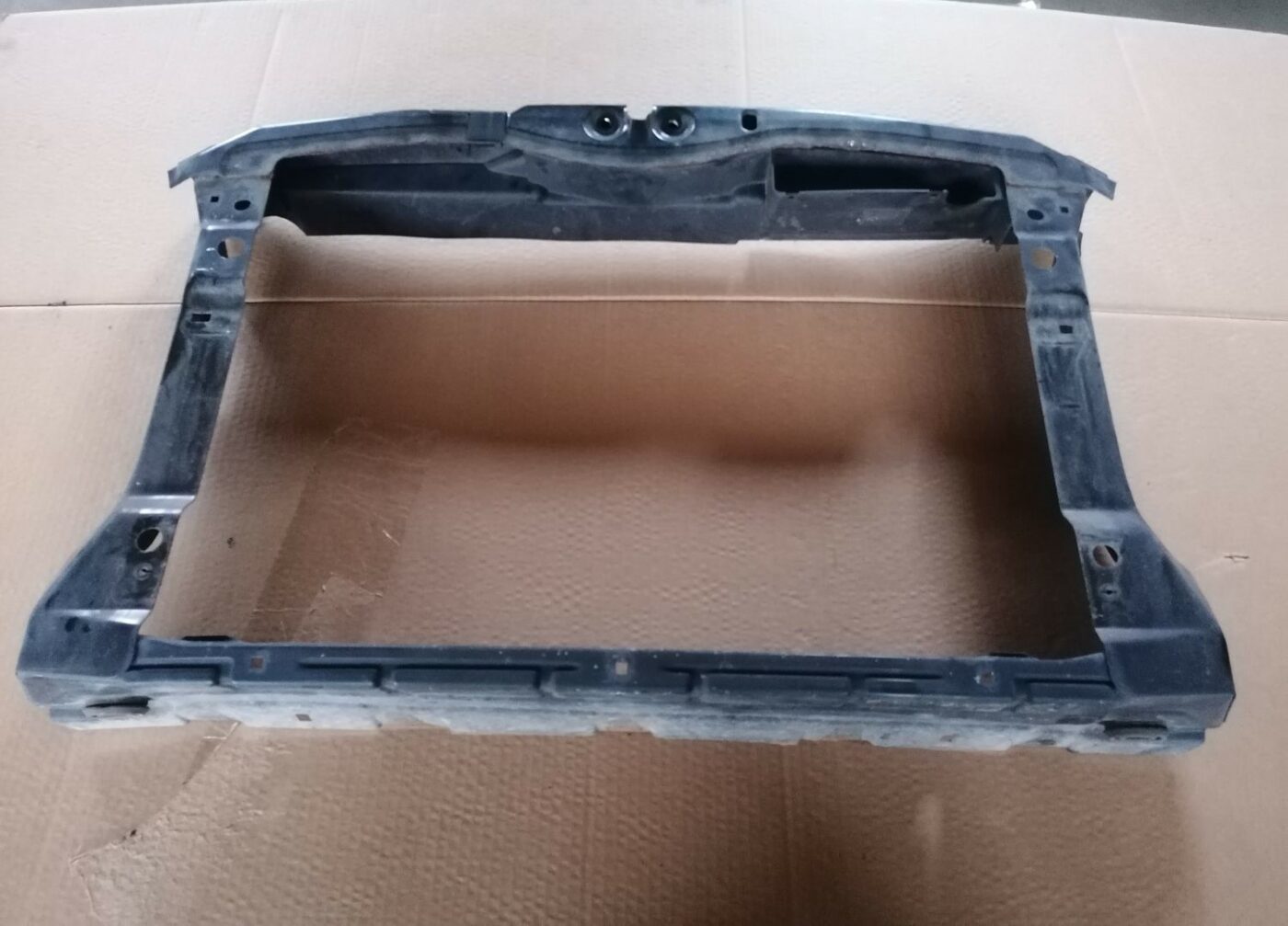 Priekšējā radiatora rāmis priekš SKODA OCTAVIA 2012 1 Priekšējā radiatora rāmis priekš SKODA OCTAVIA 2012