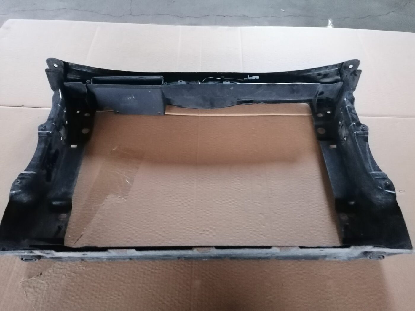 Priekšējā radiatora rāmis priekš SKODA OCTAVIA 2012 3 Priekšējā radiatora rāmis priekš SKODA OCTAVIA 2012