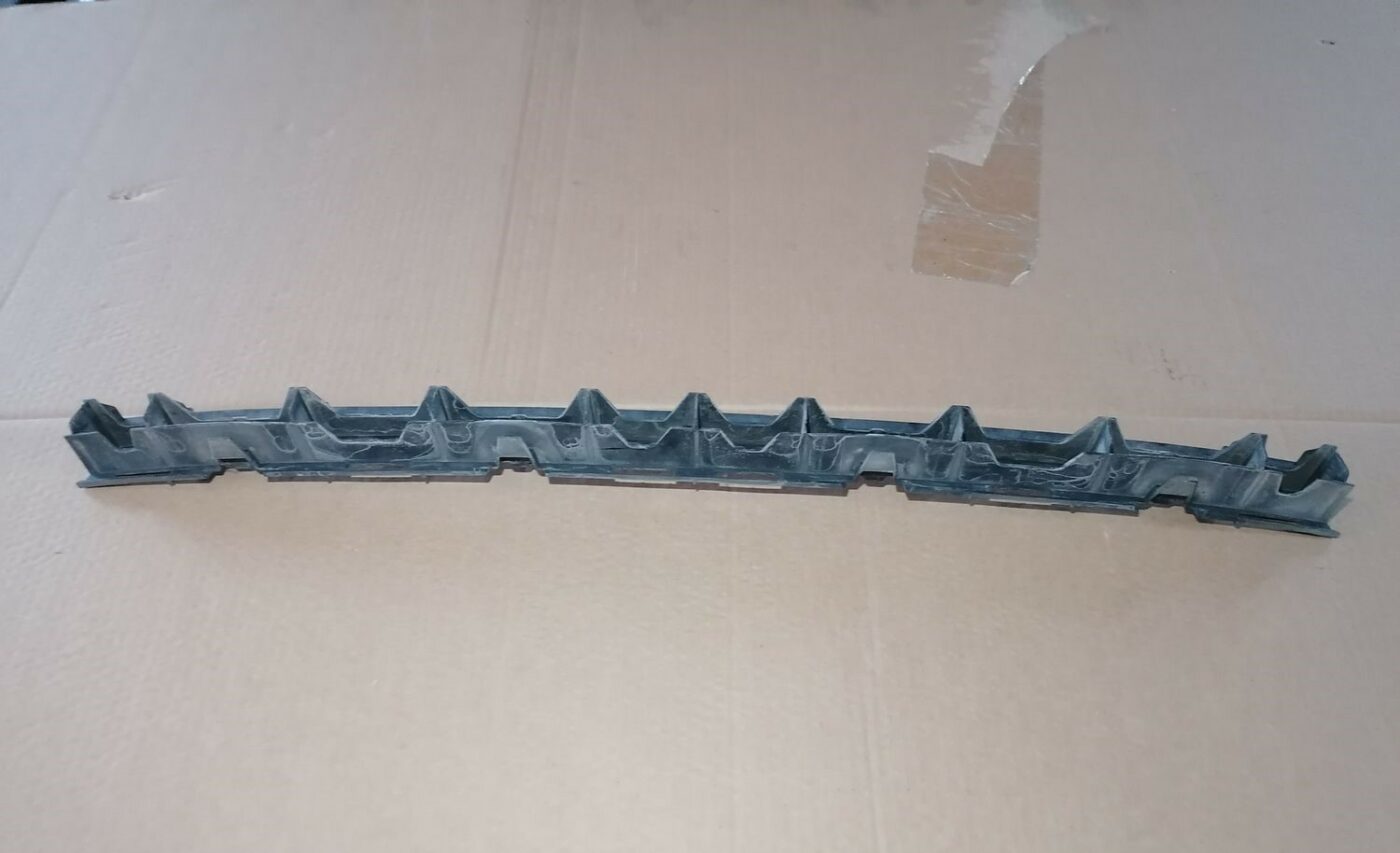 Aizmugurējā bufera centrālais stiprinājums priekš SKODA OCTAVIA 2012 1 Aizmugurējā bufera centrālais stiprinājums priekš SKODA OCTAVIA 2012