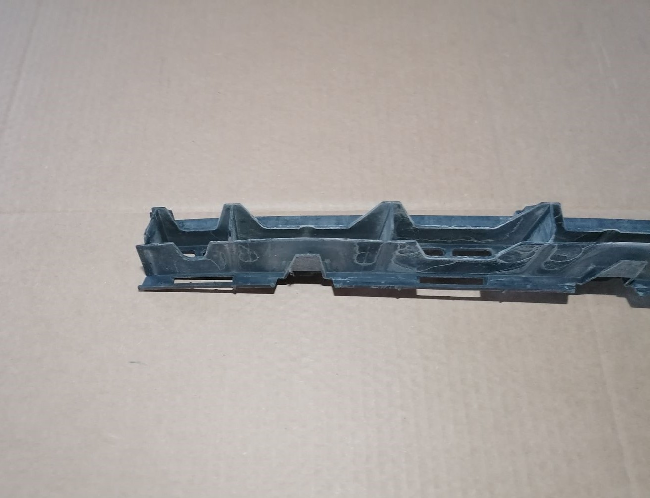 Aizmugurējā bufera centrālais stiprinājums priekš SKODA OCTAVIA 2012 2 Aizmugurējā bufera centrālais stiprinājums priekš SKODA OCTAVIA 2012