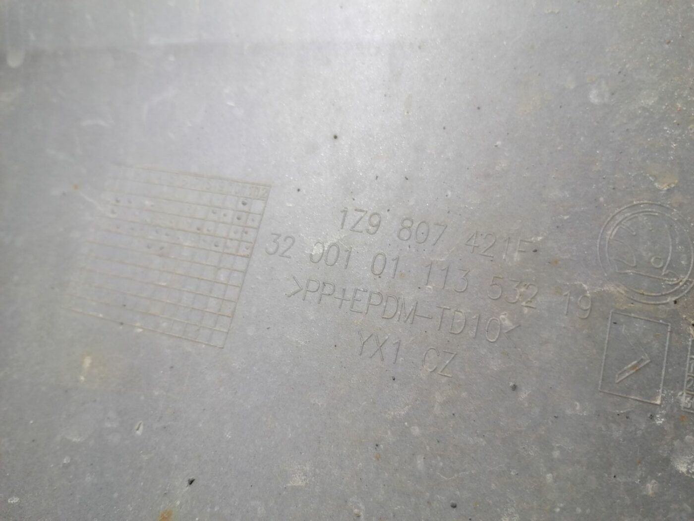 Aizmugures buferis priekš SKODA OCTAVIA 2012 6 Aizmugures buferis priekš SKODA OCTAVIA 2012