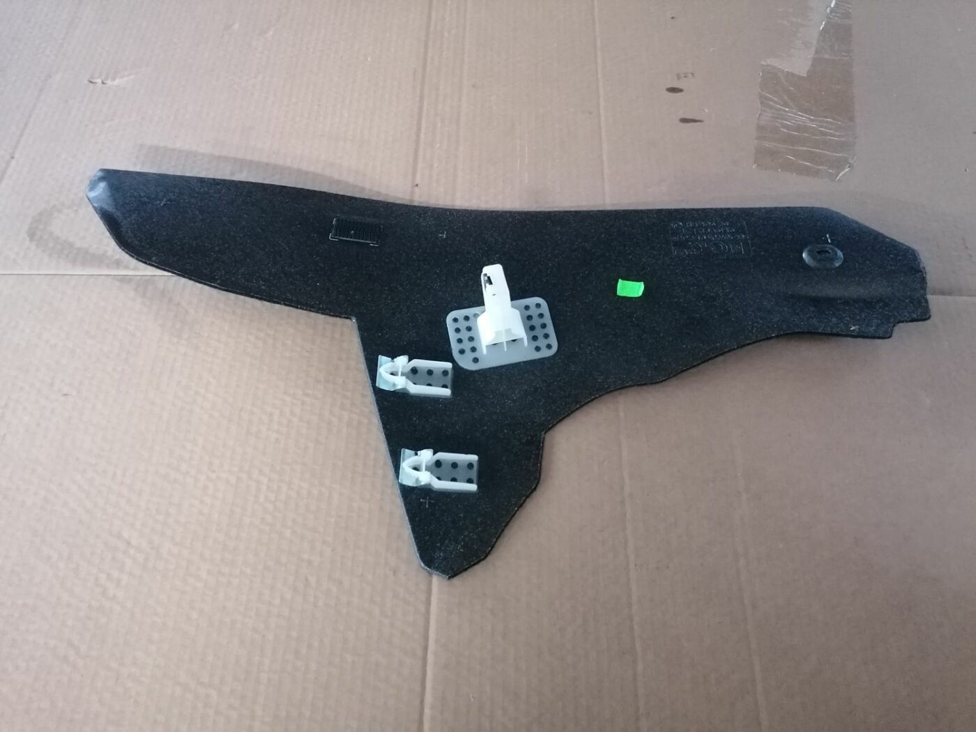 Centrālās konsoles (apdares) sānu panelis priekš SKODA OCTAVIA 2012