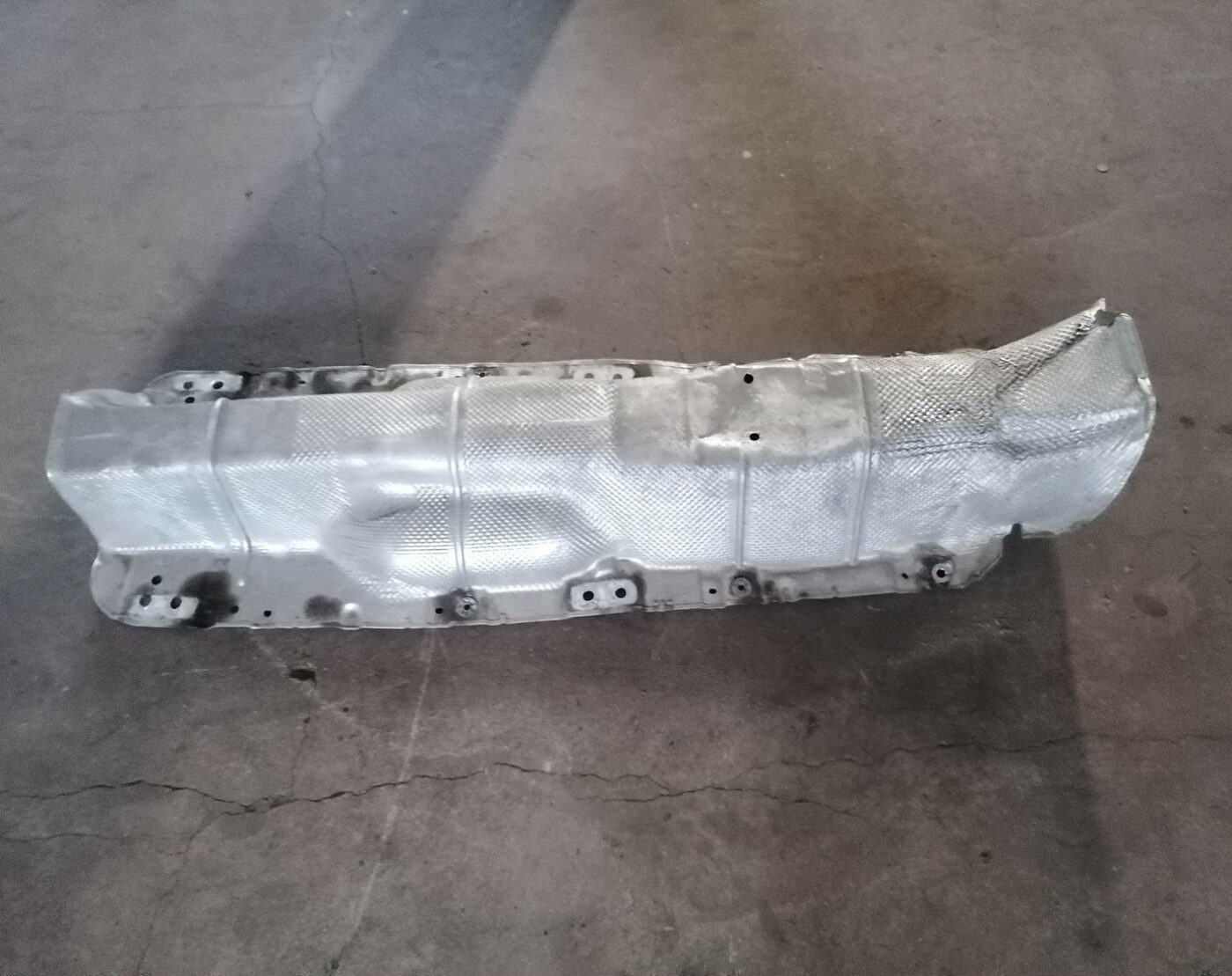 Izpūtēja sistēmas karstuma aizsargs priekš SKODA OCTAVIA 2012 1 Izpūtēja sistēmas karstuma aizsargs priekš SKODA OCTAVIA 2012