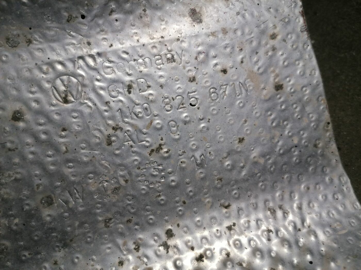 Izpūtēja sistēmas karstuma aizsargs priekš SKODA OCTAVIA 2012 4 Izpūtēja sistēmas karstuma aizsargs priekš SKODA OCTAVIA 2012