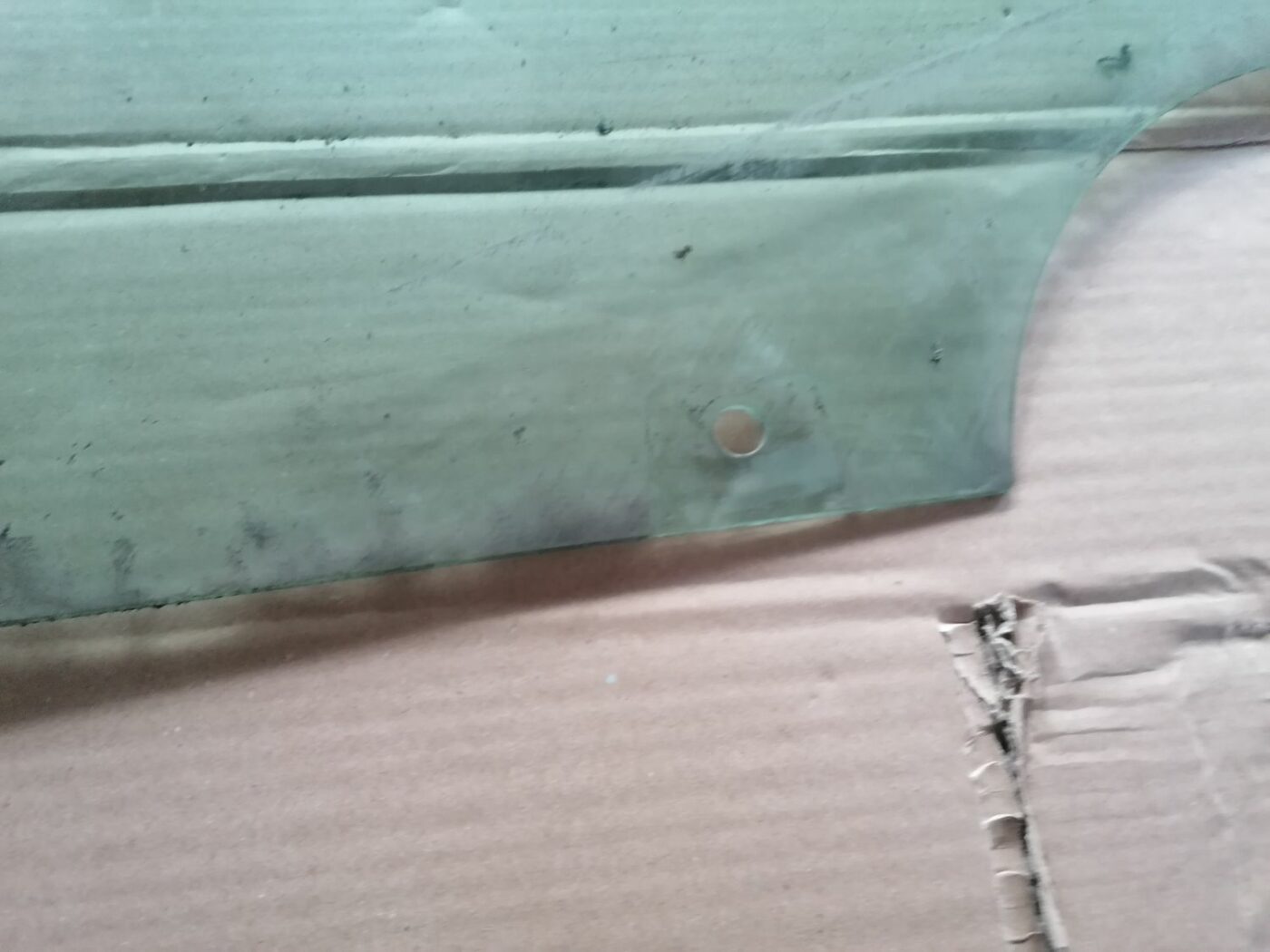 Priekšējo kreiso durvju stikls priekš SKODA OCTAVIA 2012 2 Priekšējo kreiso durvju stikls priekš SKODA OCTAVIA 2012