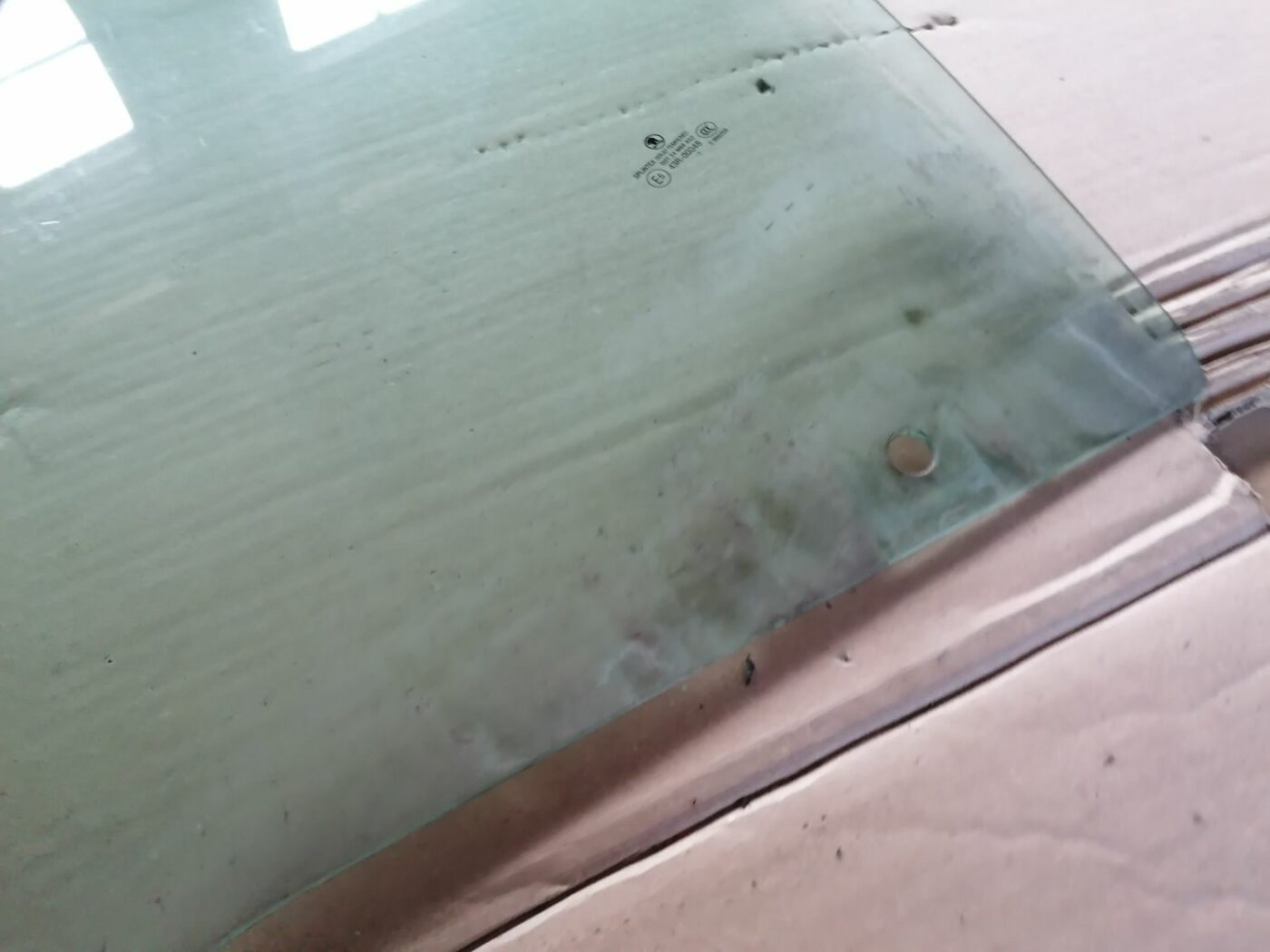 Priekšējo kreiso durvju stikls priekš SKODA OCTAVIA 2012 4 Priekšējo kreiso durvju stikls priekš SKODA OCTAVIA 2012