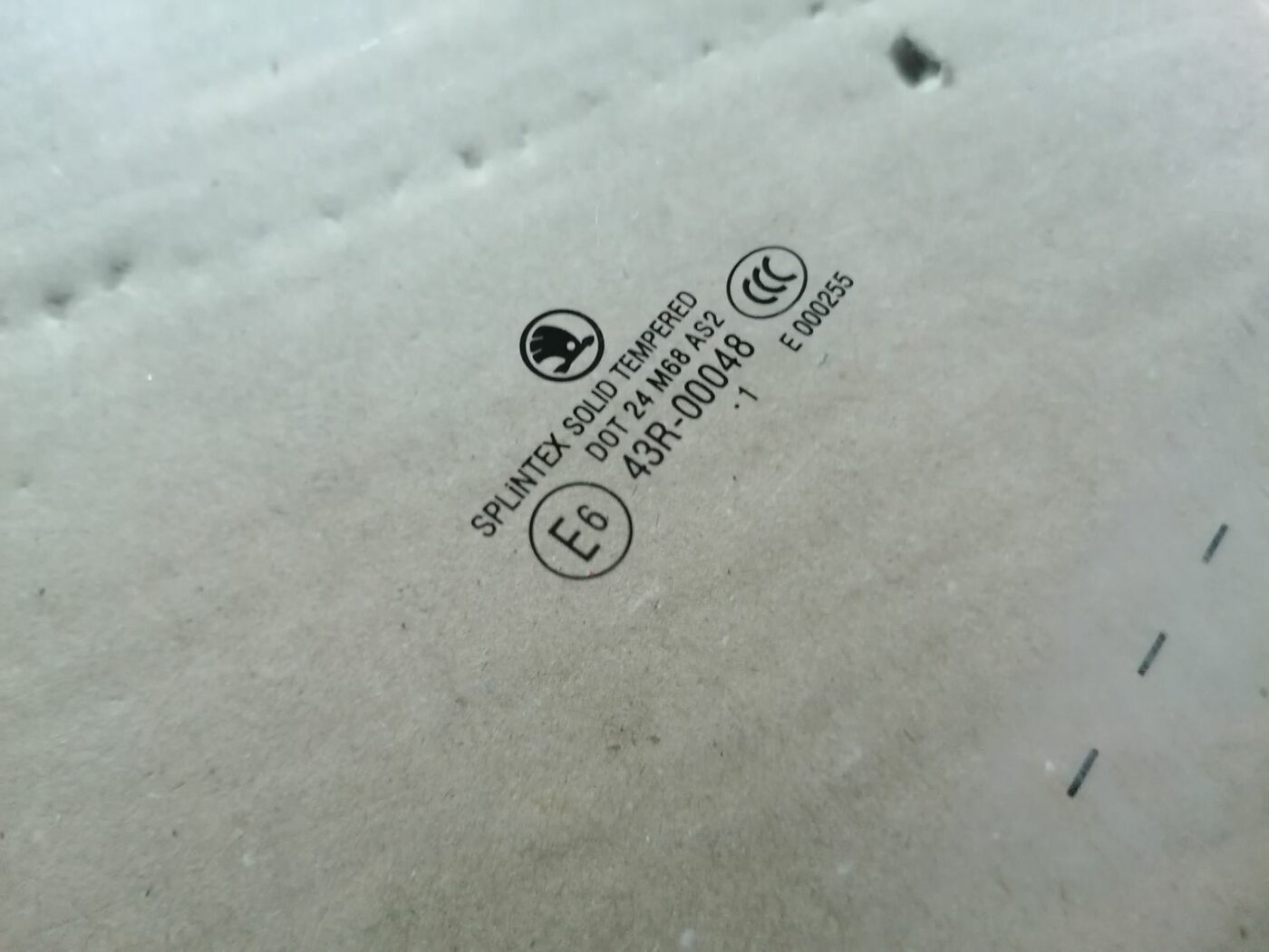 Priekšējo kreiso durvju stikls priekš SKODA OCTAVIA 2012 3 Priekšējo kreiso durvju stikls priekš SKODA OCTAVIA 2012