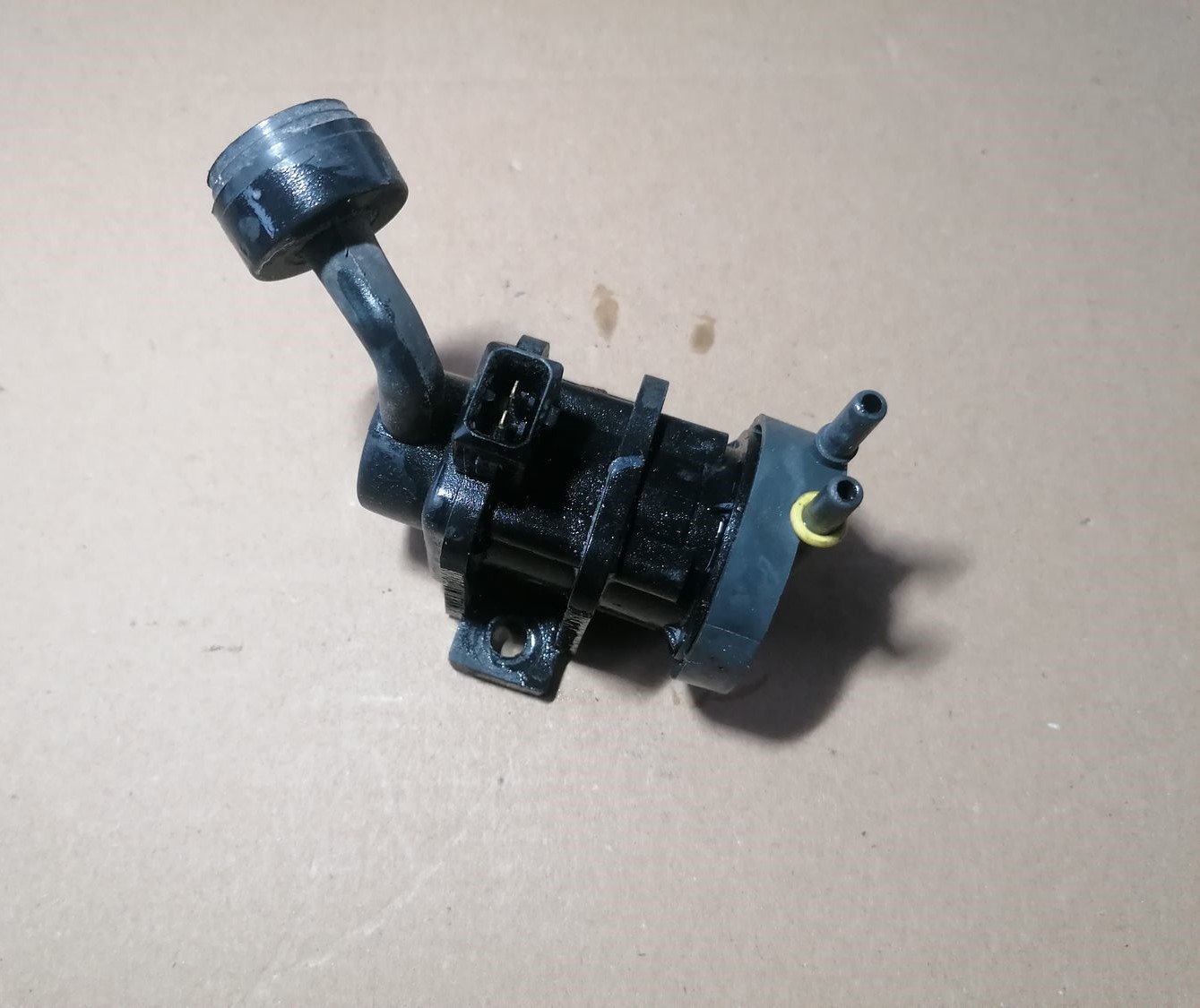 Izplūdes solenoīda vārsts priekš OPEL ZAFIRA 2002