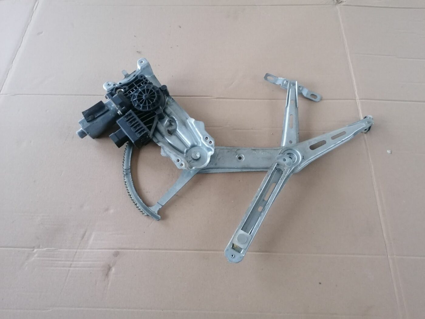 Stikla pacelšanas mehānisms priekšējais labais priekš OPEL ZAFIRA 2002 1 Stikla pacelšanas mehānisms priekšējais labais priekš OPEL ZAFIRA 2002